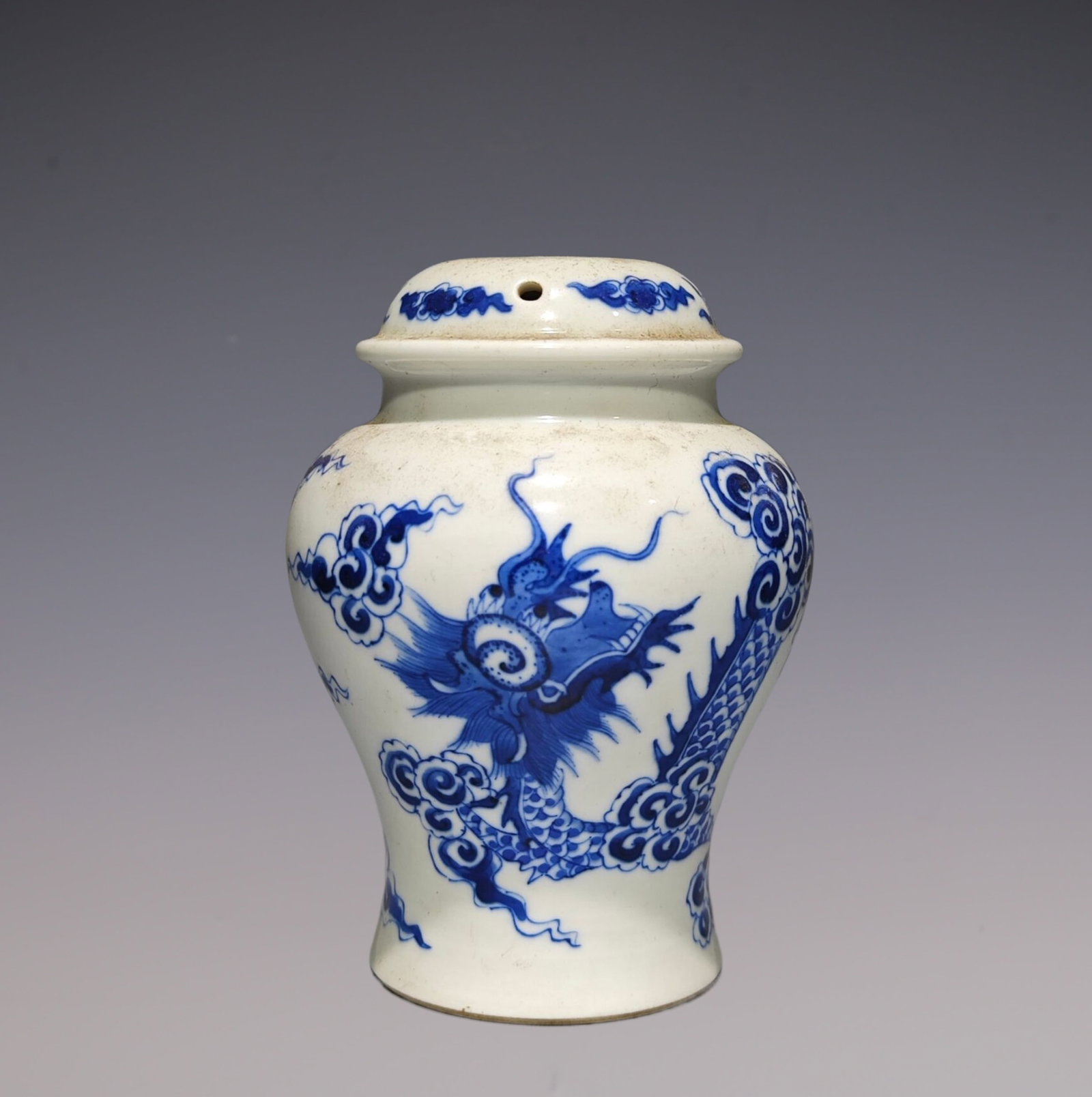 An Exquisite Blue and White Dragon Pattern Jar: An Exquisite Blue and White Dragon Pattern Jar Qing Dynasty, China Size:5.6inx4.3in青花龙纹檀香罐 中国清代 Size:14.3cmx11cm