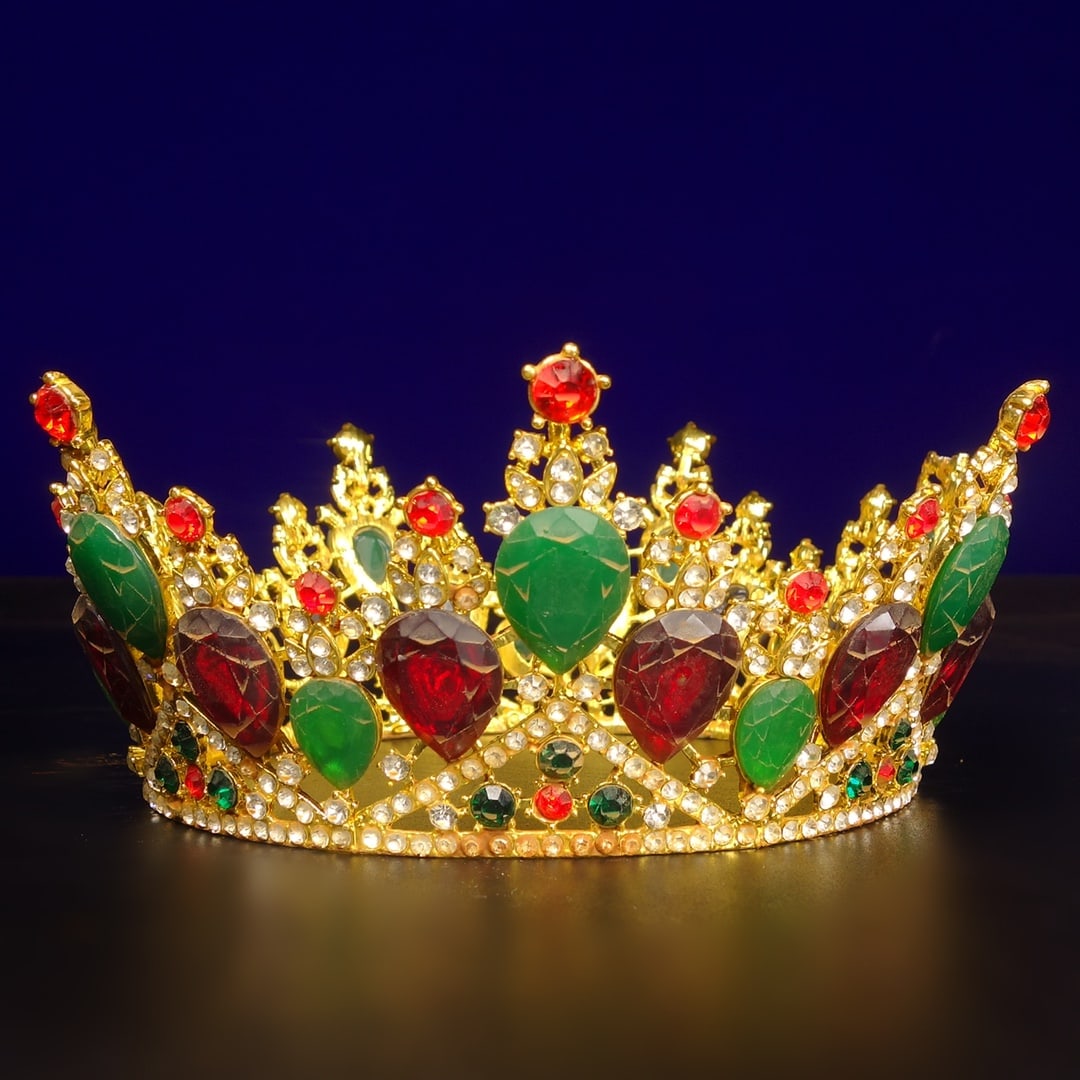 An Exquisite Gilt Bronze Inlaid Gems Crown,Inlaid Diamonds: An Exquisite Gilt Bronze Inlaid Gems Crown,Inlaid Diamonds,Qing Dynasty,China,Size:2.8inx6.7in,Weight:258g铜鎏金镶宝石皇冠,嵌钻石,