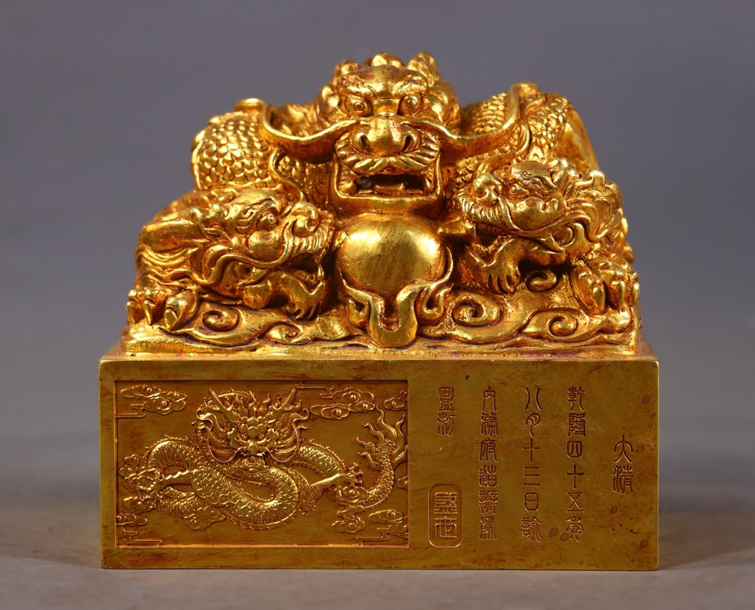 An Exquisite Gilt Bronze Auspicious Cloud and Dragon Pattern Seal,With Poem: An Exquisite Gilt Bronze Auspicious Cloud and Dragon Pattern Seal,With Poem,Qing Dynasty,China,Qianlong Mark,Size:4.9inx5.3inx3in,Weight:5512g铜鎏金祥云龙纹&#