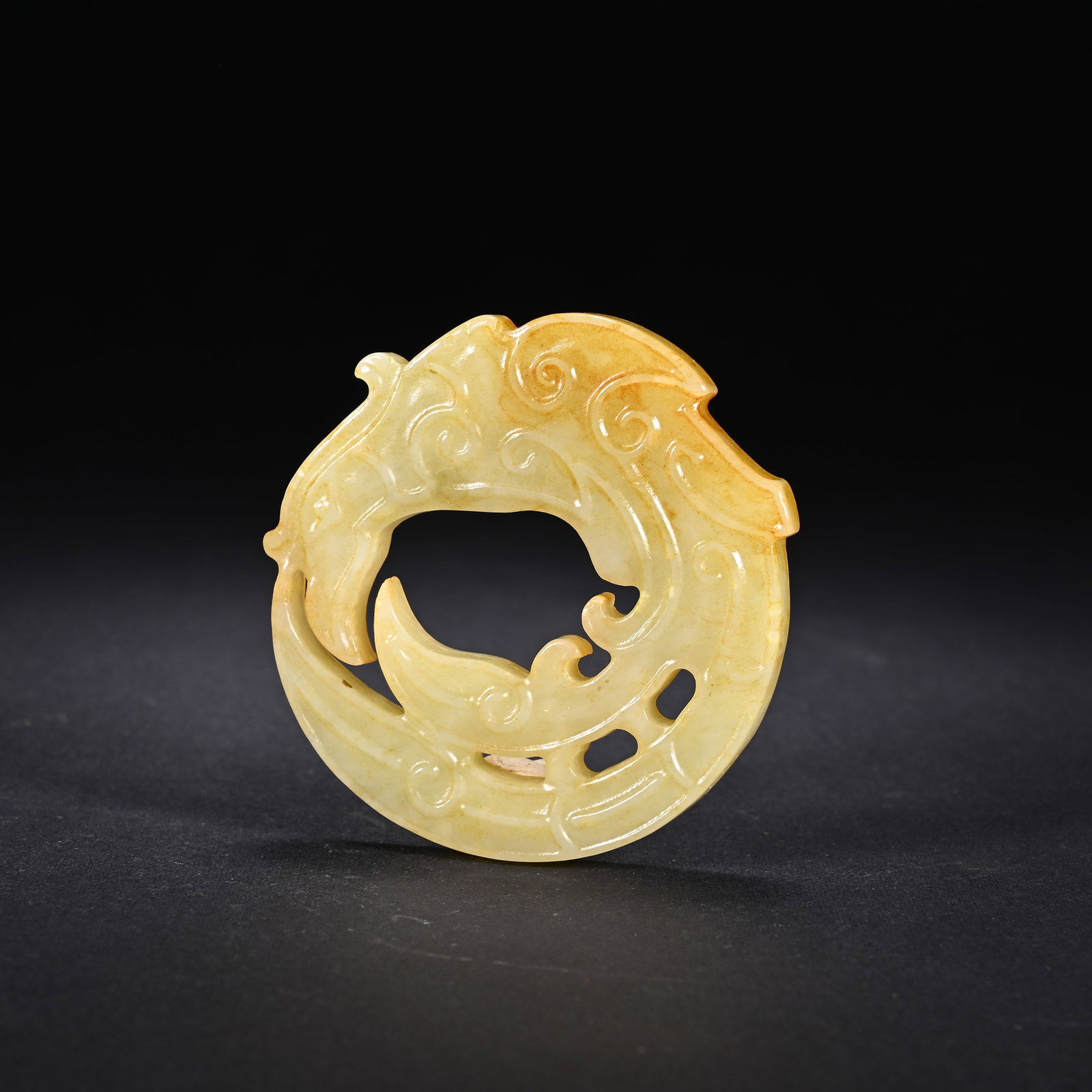 An Exquisite White Jade Phoenix-Shaped Pendant: An Exquisite White Jade Phoenix-Shaped Pendant,Qing Dynasty, China,Size:2inx0.2in,Weight:24.7g白玉凤形挂件,中国清代,Size:5cmx0.5cm,Weight:24