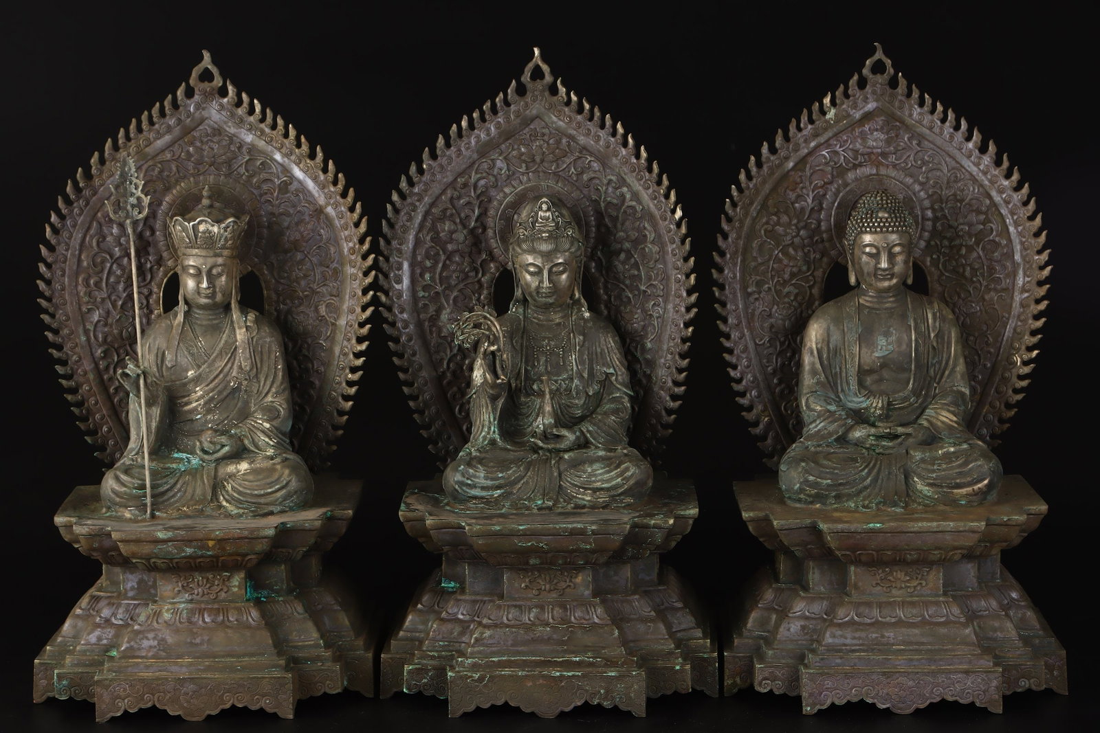 A Set of Solemn Silver Buddha Statue (1 of 9)