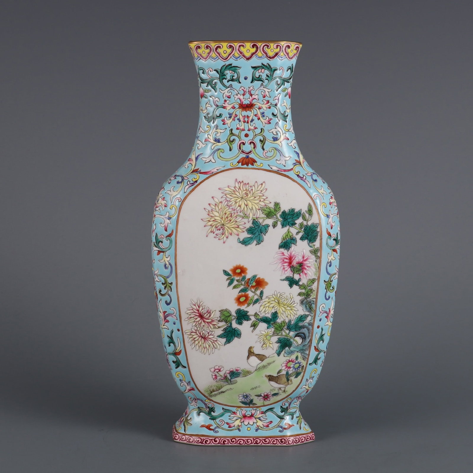 An Exquisite Famille-Rose Green Ground Lotus Pattern Flower and Bird Pattern Poem Vase: An Exquisite Famille-Rose Green Ground Lotus Pattern Flower and Bird Pattern Poem Vase Qing Dynasty, China Qianlong Four-character MarkSize:10.7inx5.1in粉彩绿地缠枝