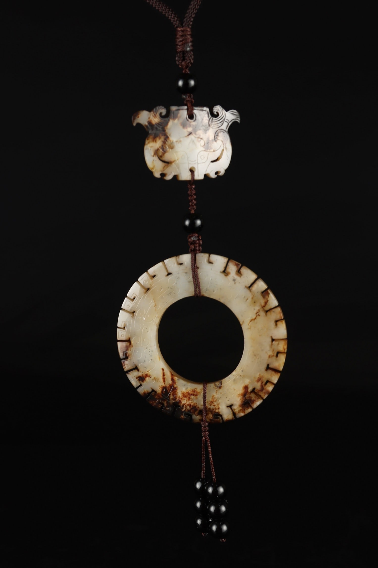 An Exquisite White Jade Pendant: An Exquisite White Jade Pendant,the Warring States period in China,Size:(Top)1.8inx0.9inx0.1in,(Bottom)2.6inx0.1in,Weight:44g,白玉挂件,中国战国时&