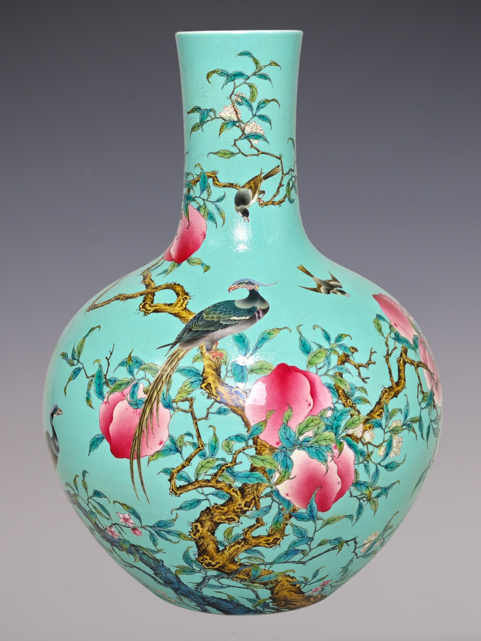 An Exquisite Enamel Flower and Bird Pattern Vase: An Exquisite Enamel Flower and Bird Pattern Vase Qing Dynasty, China Yongzheng Six-character Mark Size:20.9inx15in珐琅彩松石绿底扒花贺ळ