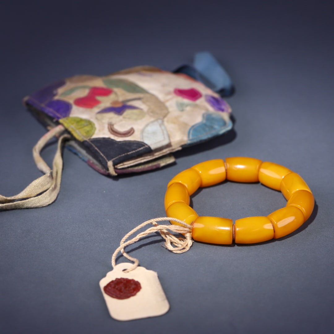 An Exquisite Beeswax Bracelets,With Embroidery Pouch: An Exquisite Beeswax Bracelets,With Embroidery Pouch,Qing Dynasty, ChinaSize:0.8inx0.6in,Weight:32.5g蜜蜡手串,配刺绣布袋,中国清&