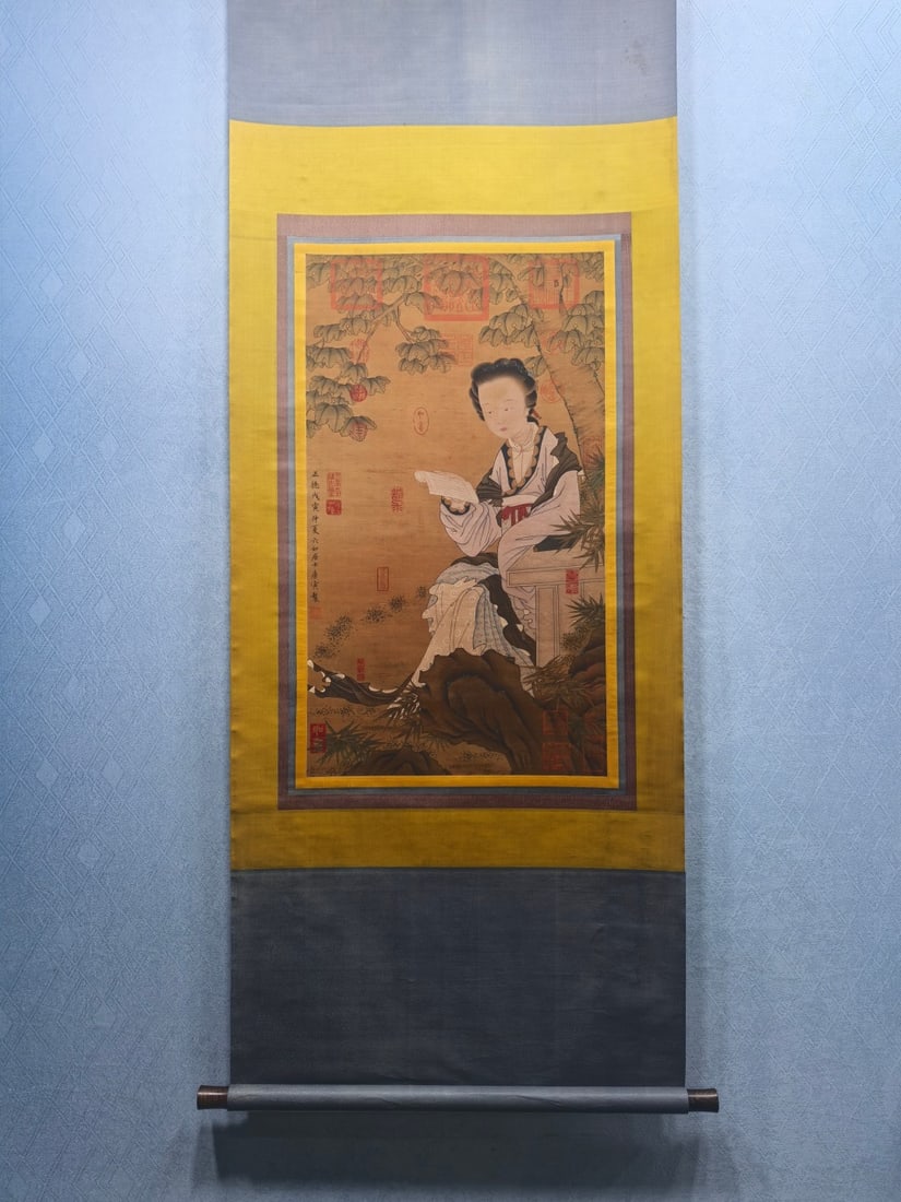 A Chinese Vertical Scroll Ink Painting of Woman on Silk,Tang Yin: A Chinese Vertical Scroll Ink Painting of Woman on Silk,Tang YinSize:(Without frame)19.5inx33.9in一幅中国水墨绢本仕女图立轴
