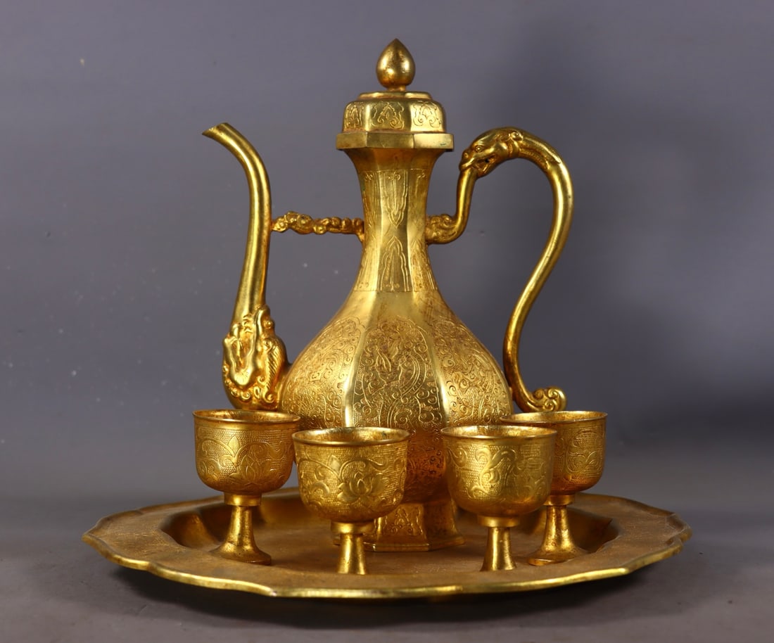 A Set of Fine Gilt Bronze Dragon Pattern Wine Vessel: A Set of Fine Gilt Bronze Dragon Pattern Wine Vessel,Qing Dynasty,China,Size:(Total)10.2in,(Base)0.8inx11.2in,(Flagon)10inx7.1inx4.3in,(Cup)2.8inx2in,Total Weight:1743g一套铜鎏
