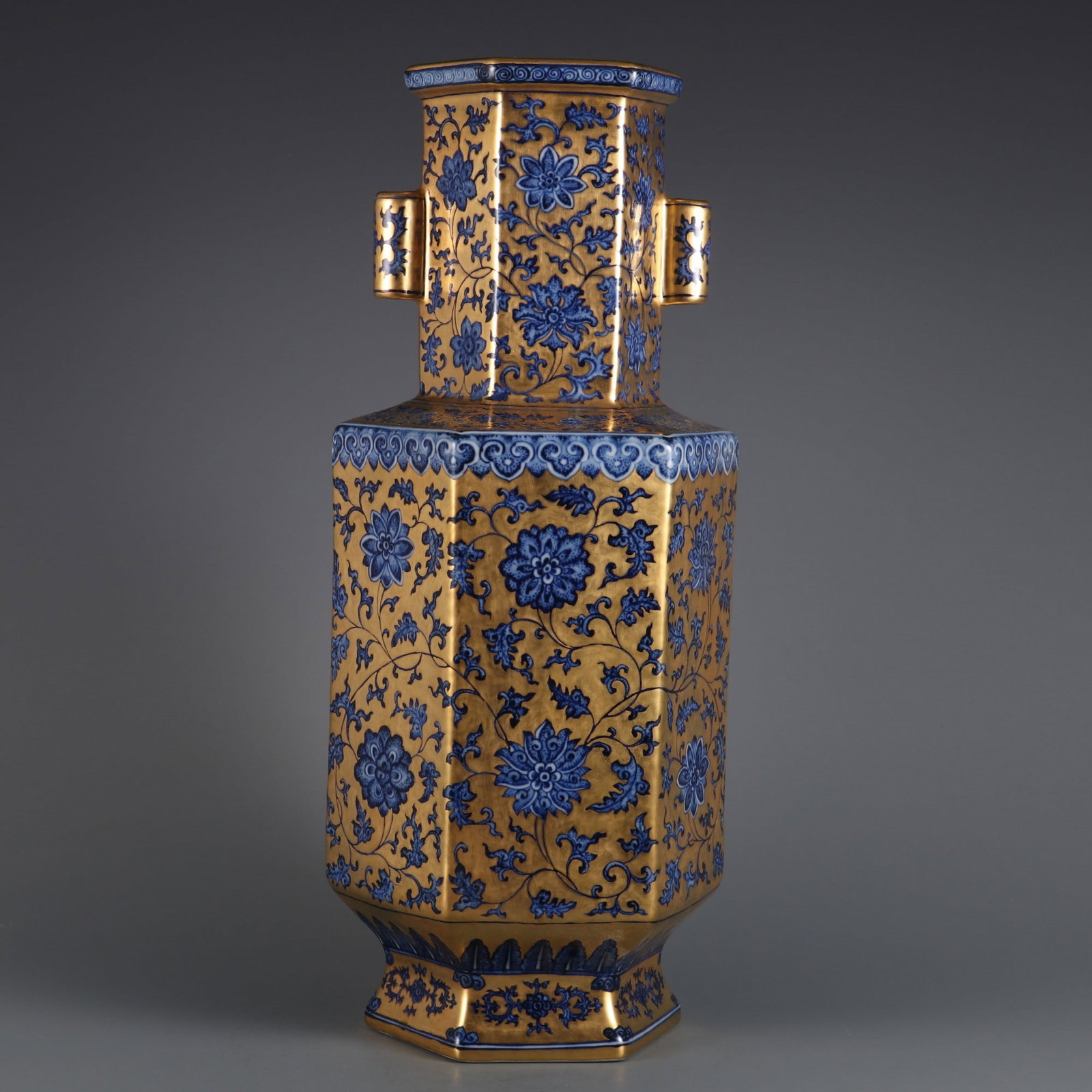 A Huge Blue and White Lotus Pattern Double-Ears Vase: A Huge Blue and White Lotus Pattern Double-Ears Vase Qing Dynasty, China Qianlong Six-character MarkSize:16.5inx6.9in青花缠枝莲纹双耳瓶 中&#
