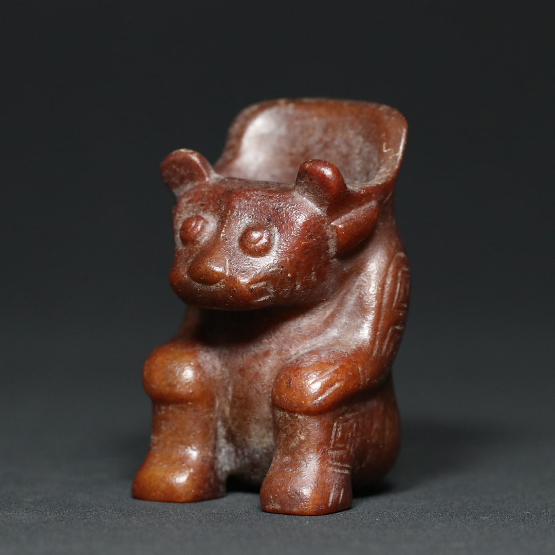 An Exquisite White Jade Bear-Shaped Libation Cup: An Exquisite White Jade Bear-Shaped Libation Cup,W.Zhou,China,Size:2.5inx1.6inx1.5in,Weight:116.7g白玉熊形酒杯,中国西周时期,Size
