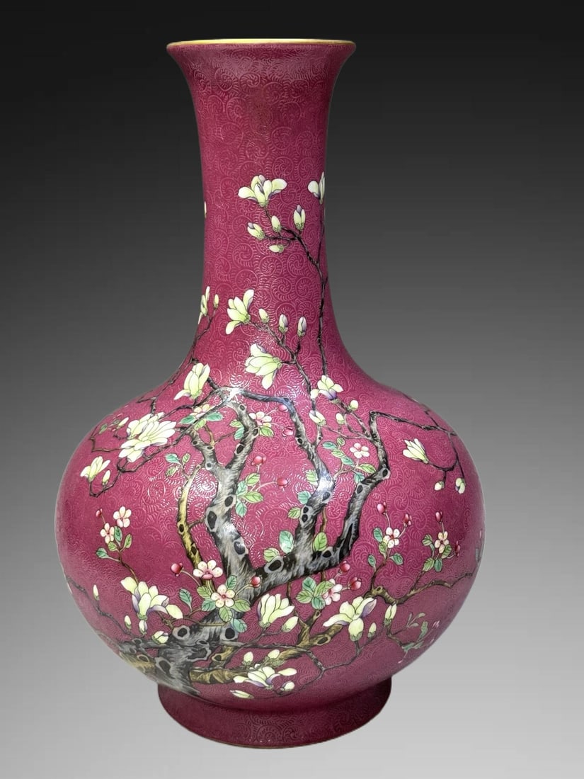 An Exquisite Famille-Rose Flower Pattern Vase: An Exquisite Famille-Rose Flower Pattern Vase,Qing Dynasty, China,Yongzheng Six-character Mark,Size:12in