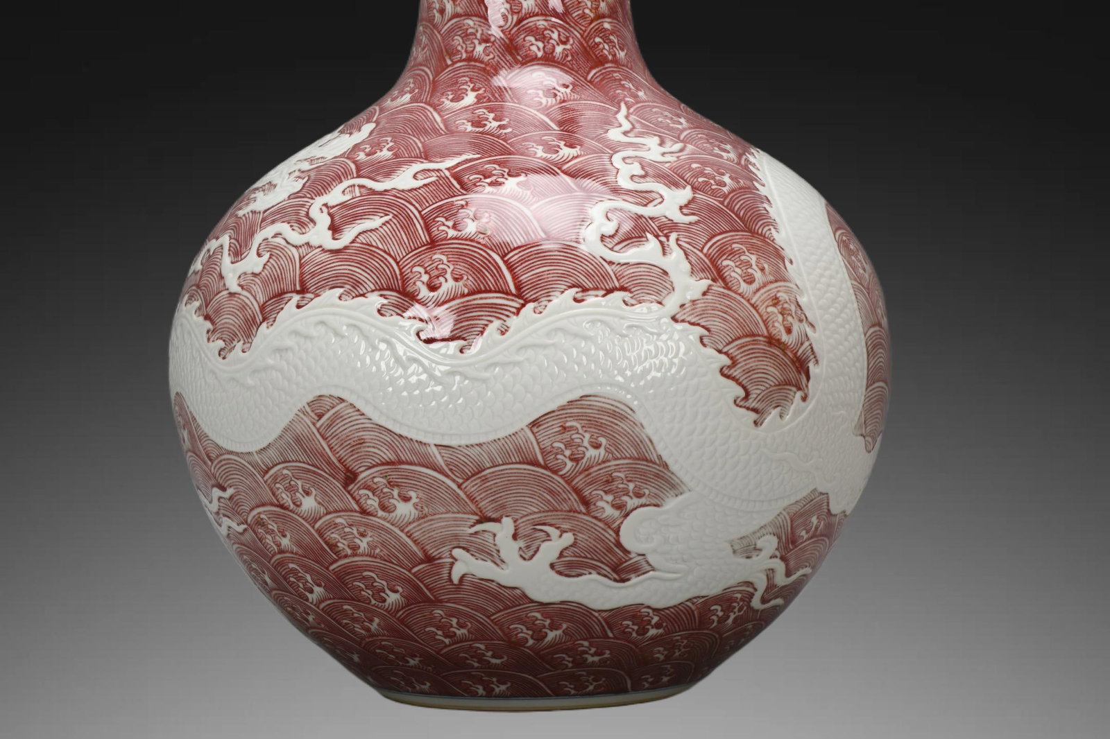 An Exquisite Underglaze-Red Dragon Pattern Vase - 3