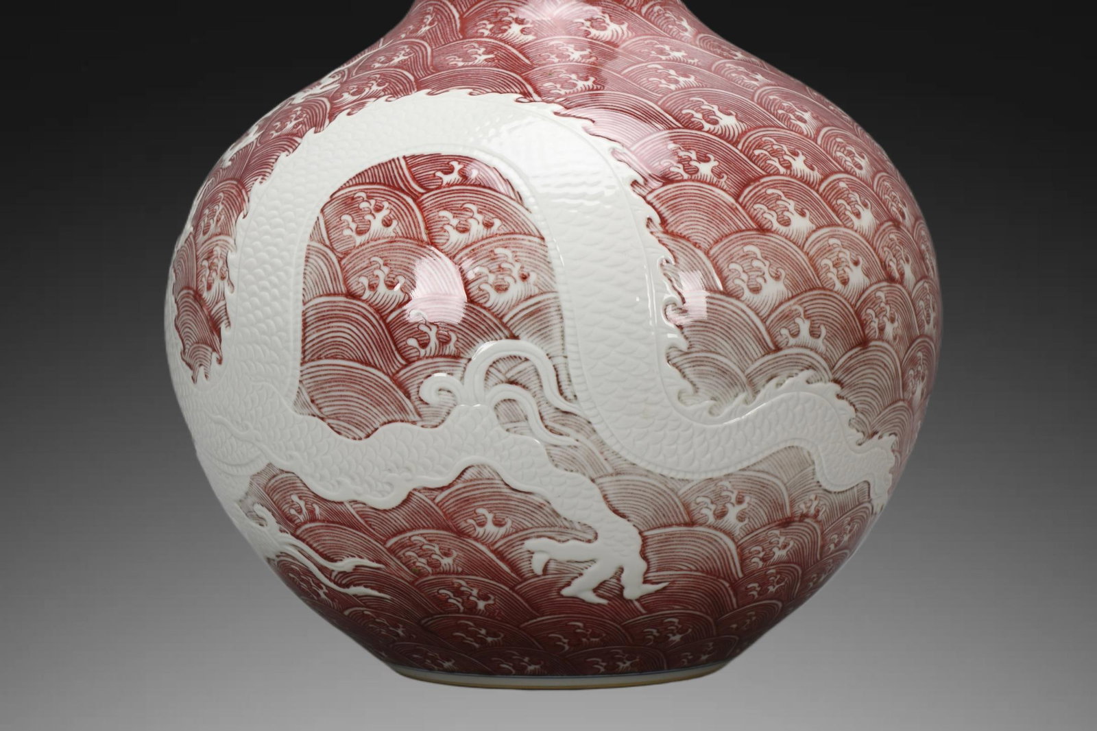 An Exquisite Underglaze-Red Dragon Pattern Vase - 4