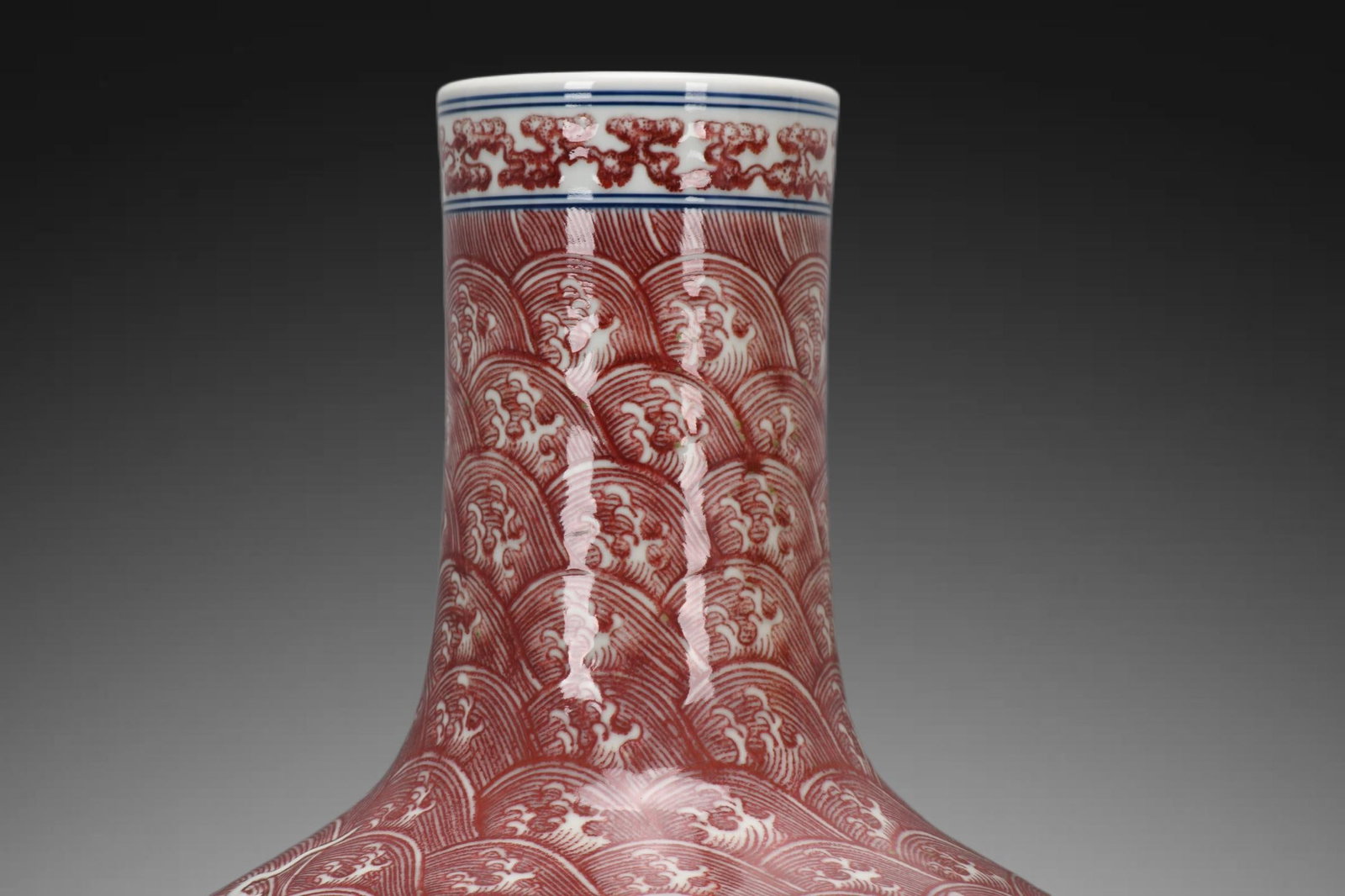 An Exquisite Underglaze-Red Dragon Pattern Vase - 5
