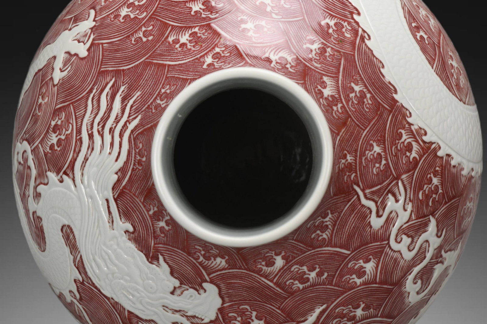 An Exquisite Underglaze-Red Dragon Pattern Vase - 7
