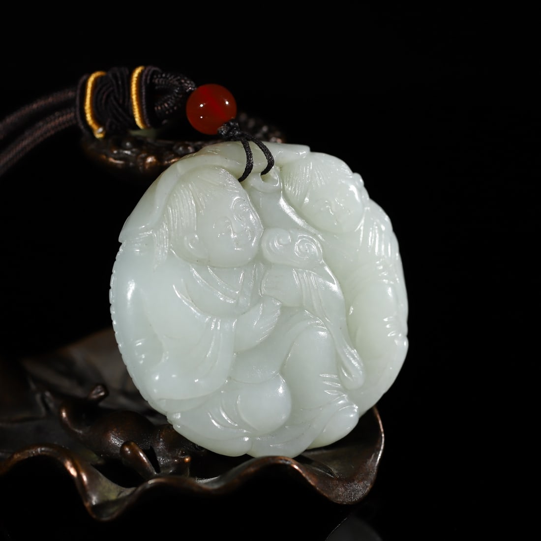 An Exquisite Hotan Jade Figures pendant: An Exquisite Hotan Jade Figures pendant,Qing Dynasty, China,Size:2inx0.5in,Weight:69g 和田玉人物玉佩,中国清代