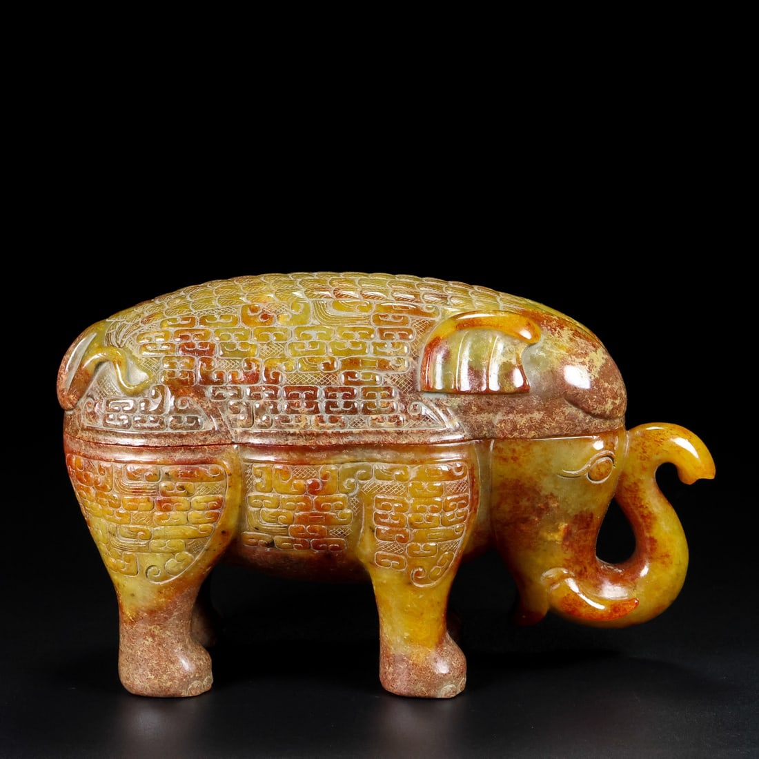 An Exquisite Hotan Jade Elephant Box: An Exquisite Hotan Jade Elephant Box,Han Dynasty, China,Size:6.3inx2.8inx3.9in ,Weight:815g 和田玉象盒,中国汉代