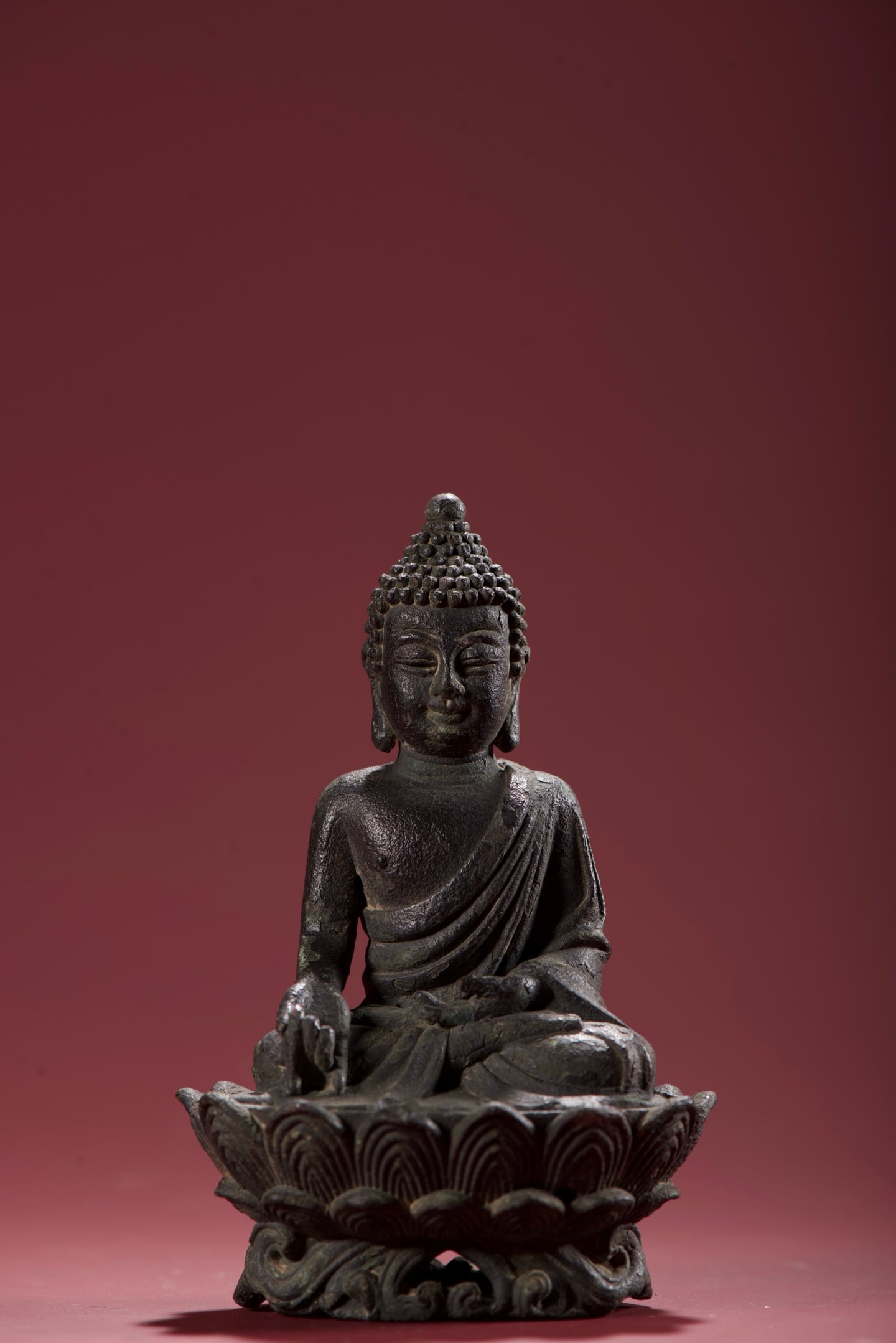 An Exquisite Bronze Sakyamuni Statue Ornament: An Exquisite Bronze Sakyamuni Statue Ornament,Ming Dynasty, China,Size:4.7inx3.1in ,Weight:410g 铜造释迦牟尼佛摆件,中国明代