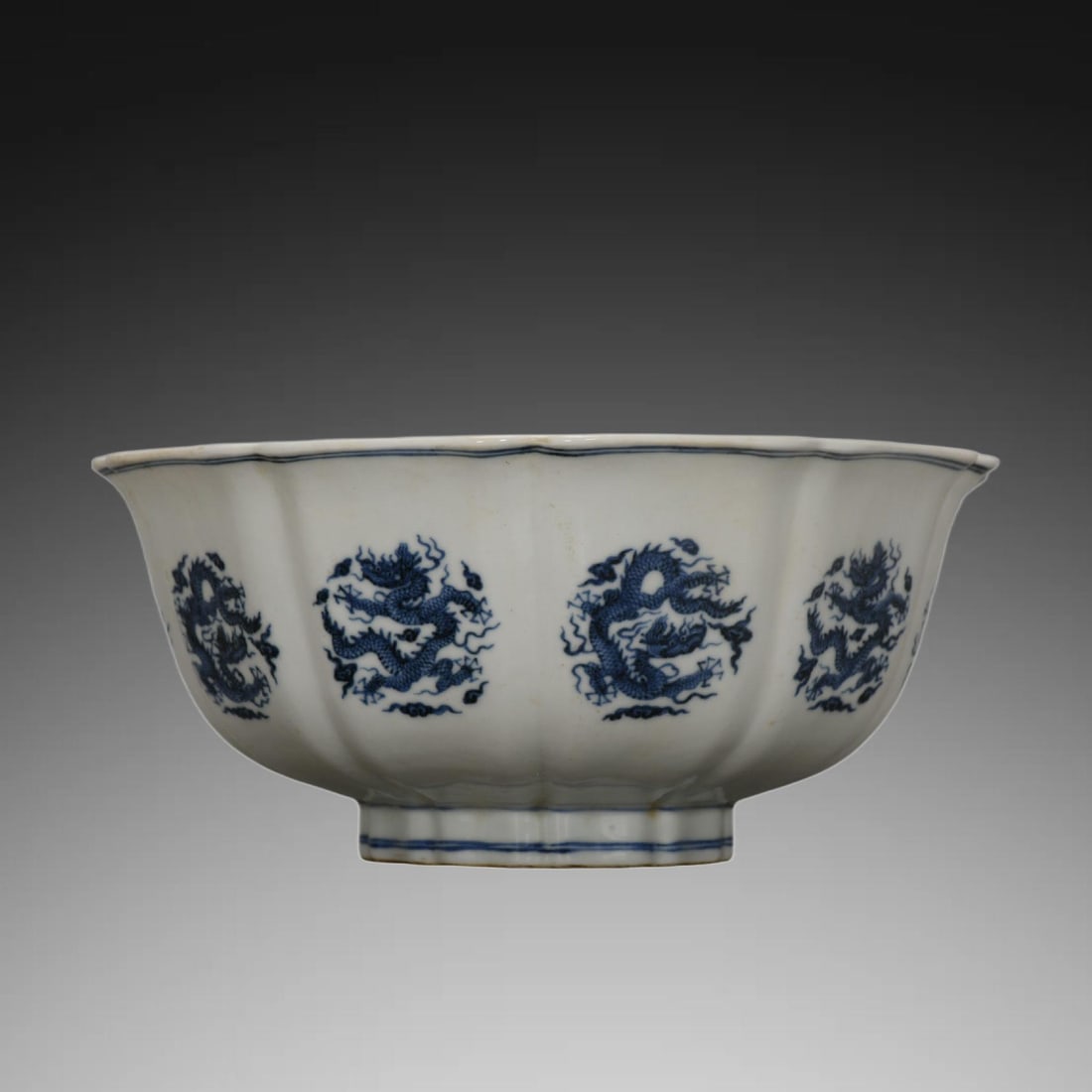 An Exquisite Blue and White Dragon Pattern Bowl: An Exquisite Blue and White Dragon Pattern Bowl,Ming Dynasty, China,Xuande Six-character Mark,Size:3.9inx9.1inx3.5in 青花龙纹碗,中国明代,宣&