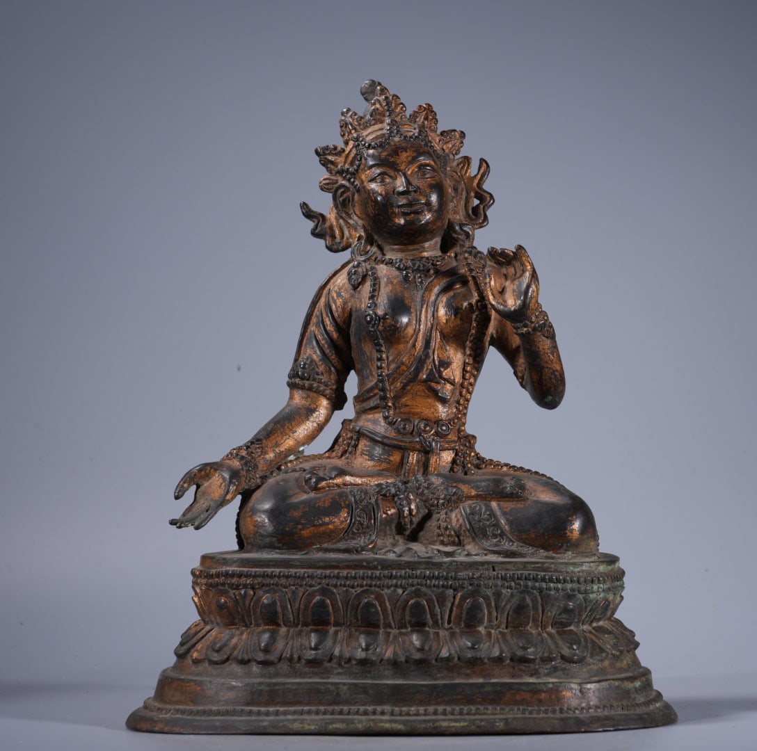 An Exquisite Coppery Buddha statue Ornament (1 of 9)