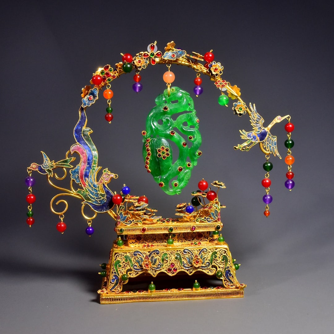 An Exquisite Cloisonné Inlaid Jadeite Auspicious Beast Ornament: An Exquisite Cloisonné Inlaid Jadeite Auspicious Beast Ornament,Qing Dynasty, China,Qianlong Four-character Mark,Size:10.2inx10.6in ,Weight:565g 掐丝嵌翡翠瑞&#