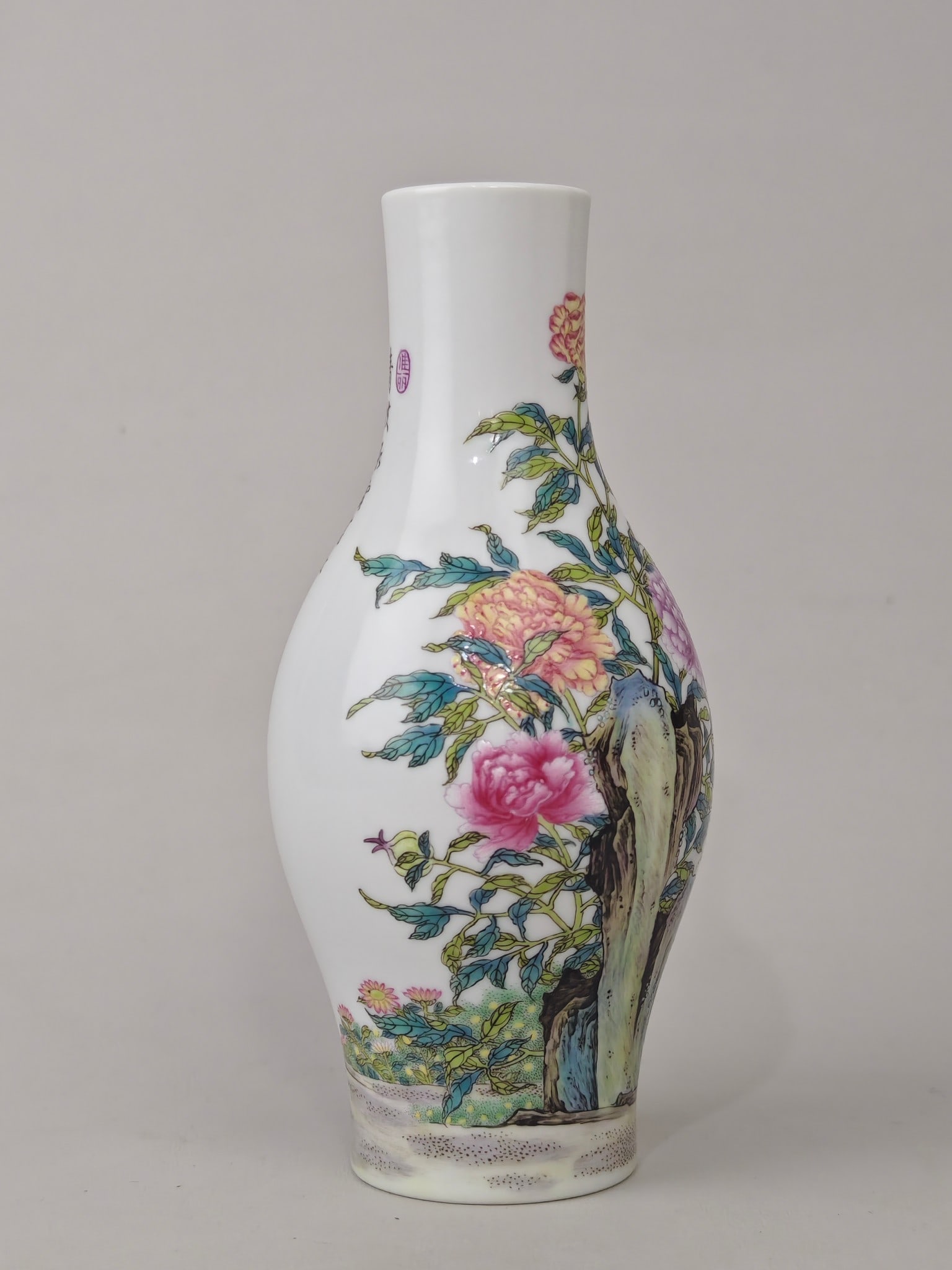 An Exquisite Enamel Flower Pattern Vase - 4