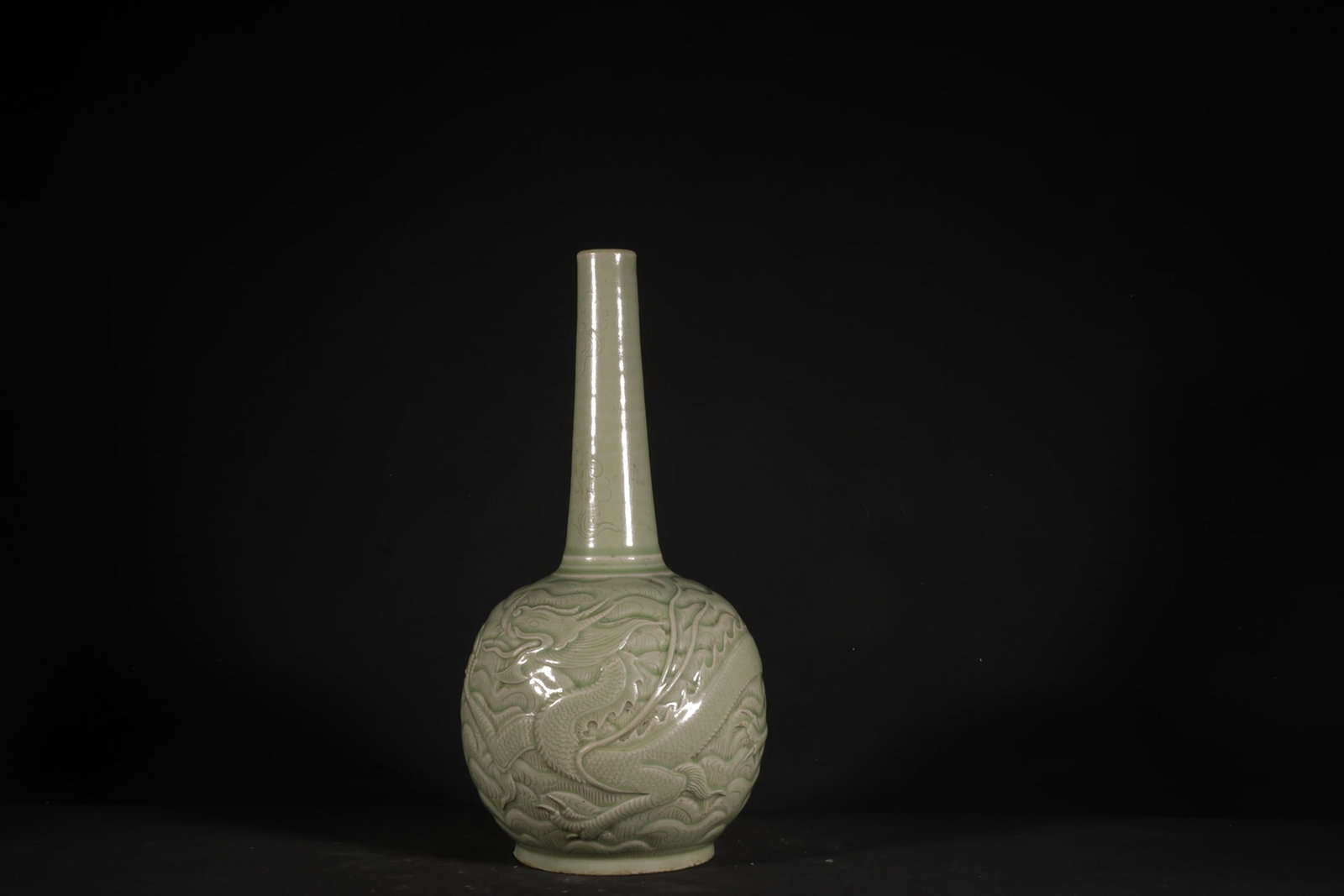 An Exquisite Yue Kiln Dragon Pattern Vase: An Exquisite Yue Kiln Dragon Pattern Vase,Five Dynasties,Size:5.5inx4.5in 越窑龙纹瓶,五代