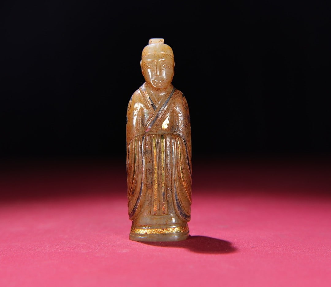 An Exquisite Hotan Jade Figures Ornament: An Exquisite Hotan Jade Figures Ornament,Han Dynasty, China,Size:4.5inx1.5inx1in,Weight:194g 和田玉人摆件,中国汉代