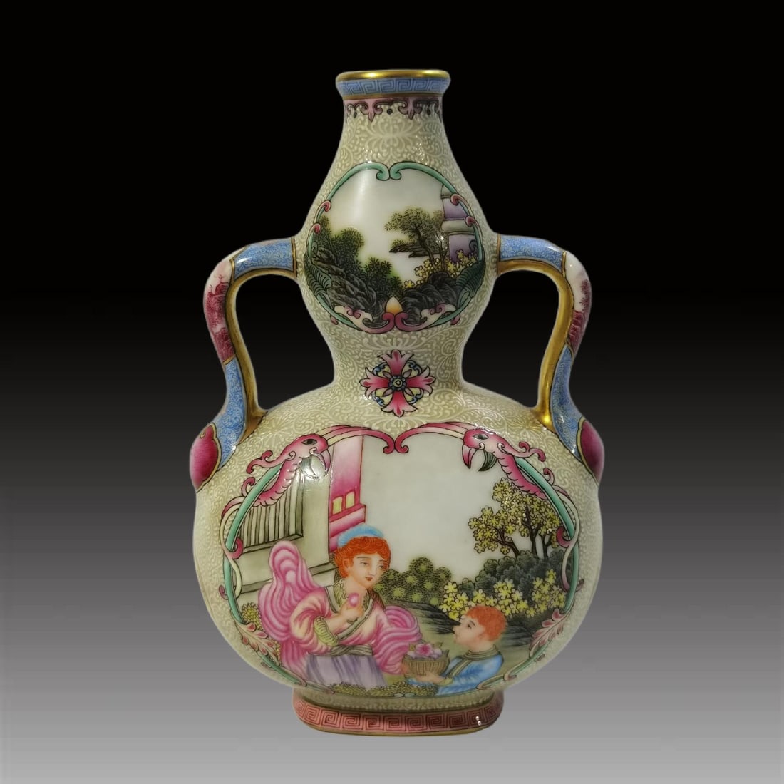 An Exquisite Enamel White Ground Figures Pattern Vase: An Exquisite Enamel White Ground Figures Pattern Vase,Qing Dynasty, China,Qianlong Four-character Mark,Size:6.7inx1inx4.3inx2.3in 珐琅彩白地人物纹ல