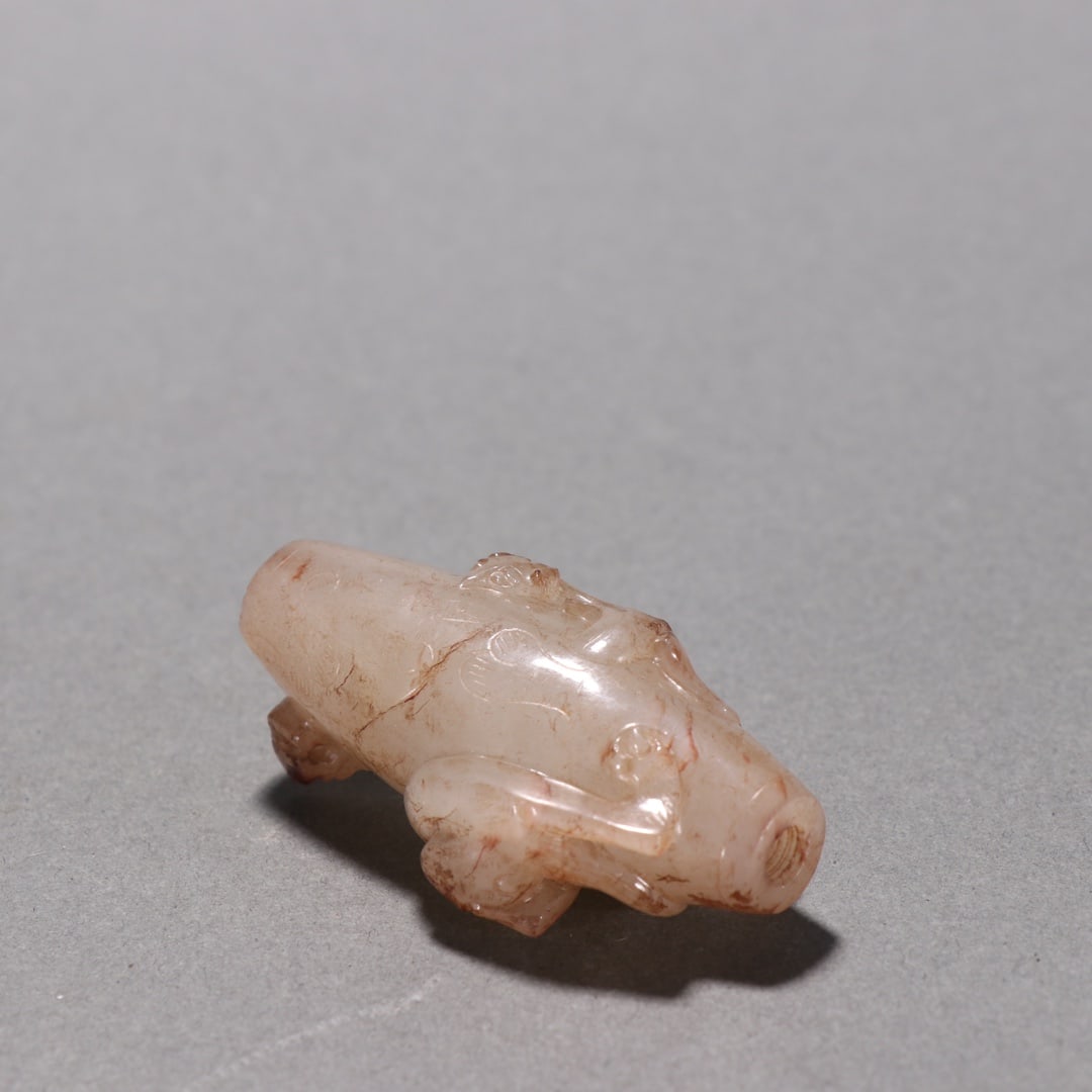 An Exquisite Hotan Jade Dragon Pattern Pendant: An Exquisite Hotan Jade Dragon Pattern Pendant, Han Dynasty, China,Size:2.2inx1.1in ,Weight:40.9g 和田玉龙纹吊坠, 中国汉代
