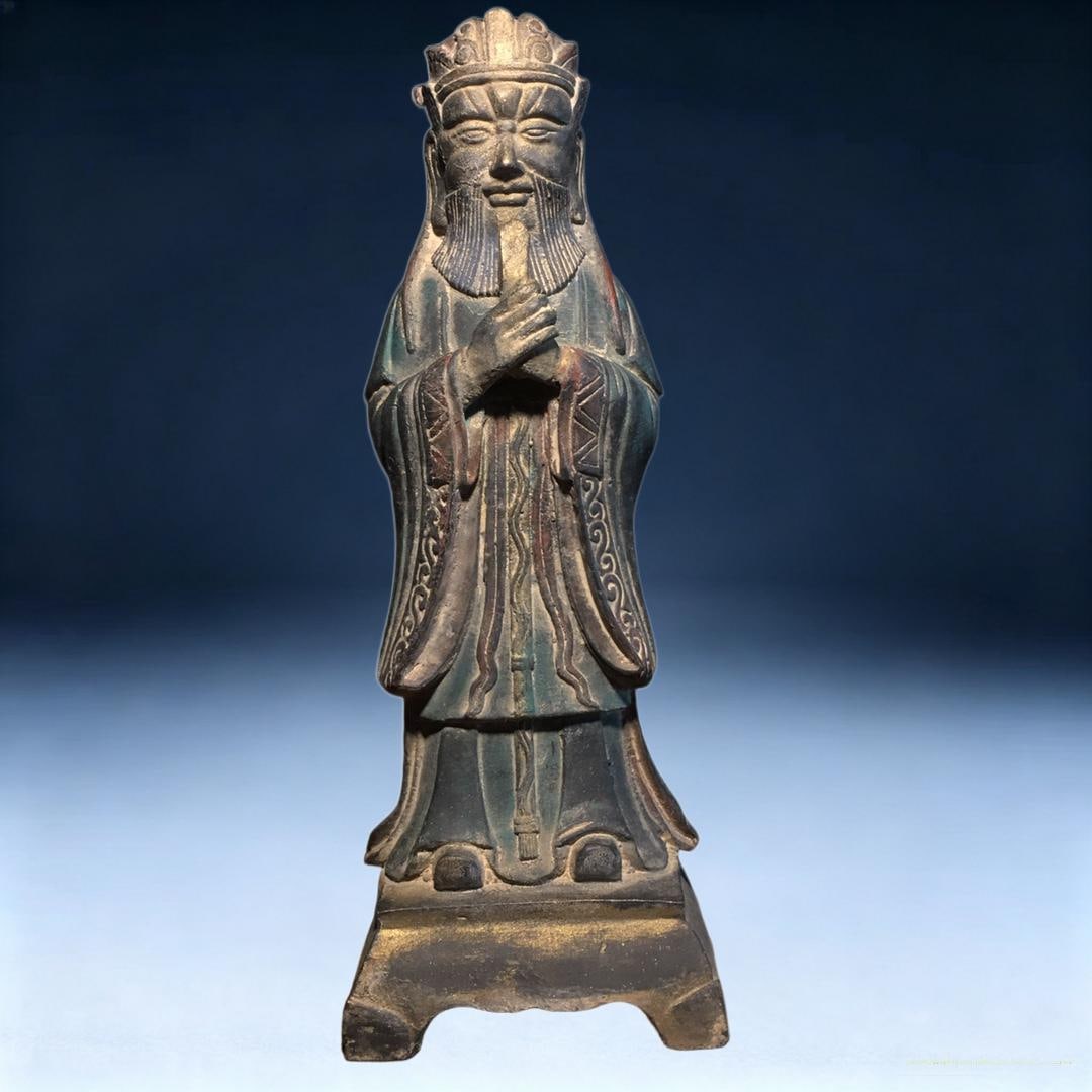 An Exquisite Bronze Buddha statue Ornament: An Exquisite Bronze Buddha statue Ornament,Qing Dynasty, China,Size:9.4inx3.5in,Weight:1030g 铜造佛像摆件,中国清代