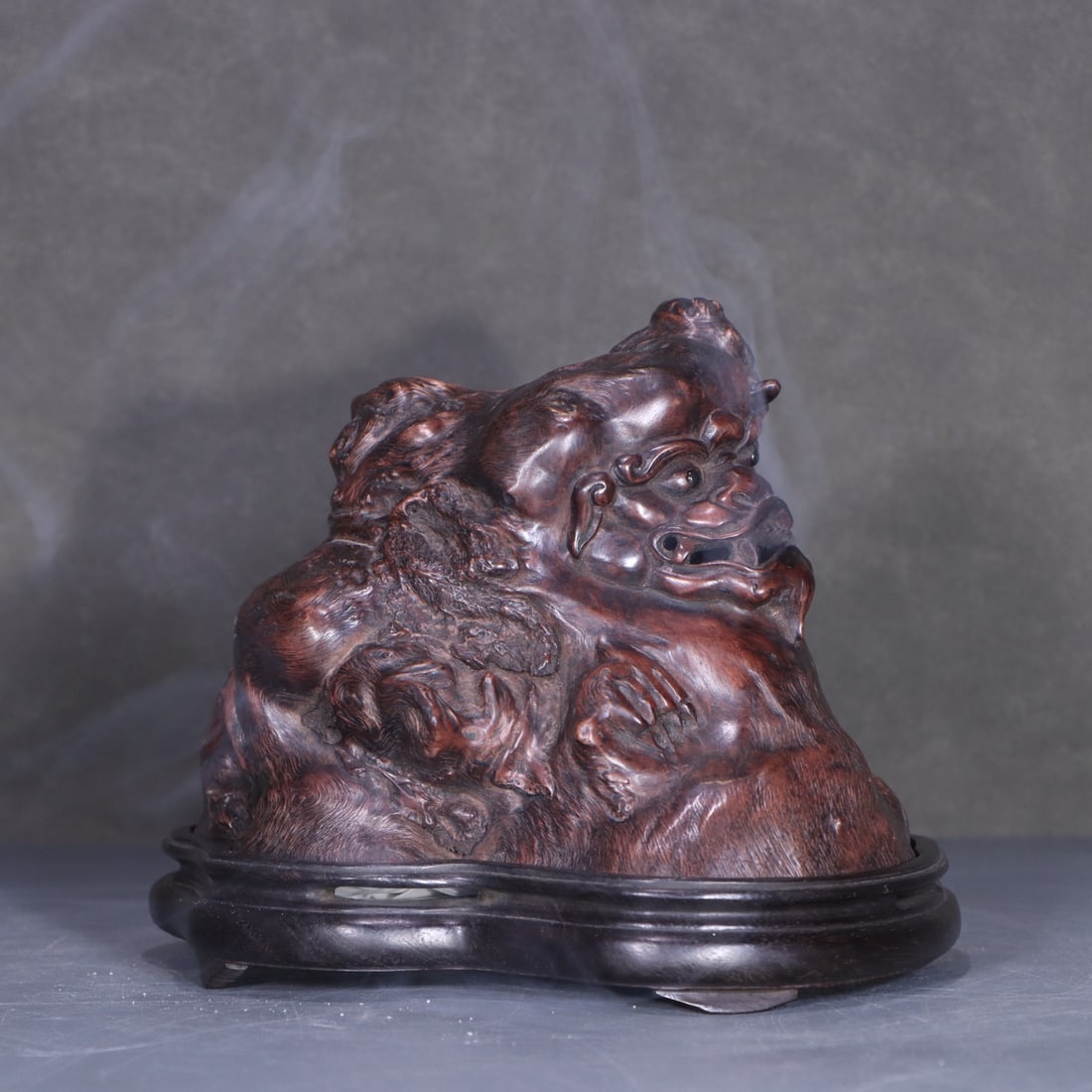 An Exquisite Wooden Auspicious Beast Incense Burner: An Exquisite Wooden Auspicious Beast Incense Burner,Qing Dynasty, China,Size:5.8inx7.1inx5.3in,Weight:735g 木雕瑞兽香薰,中国清代