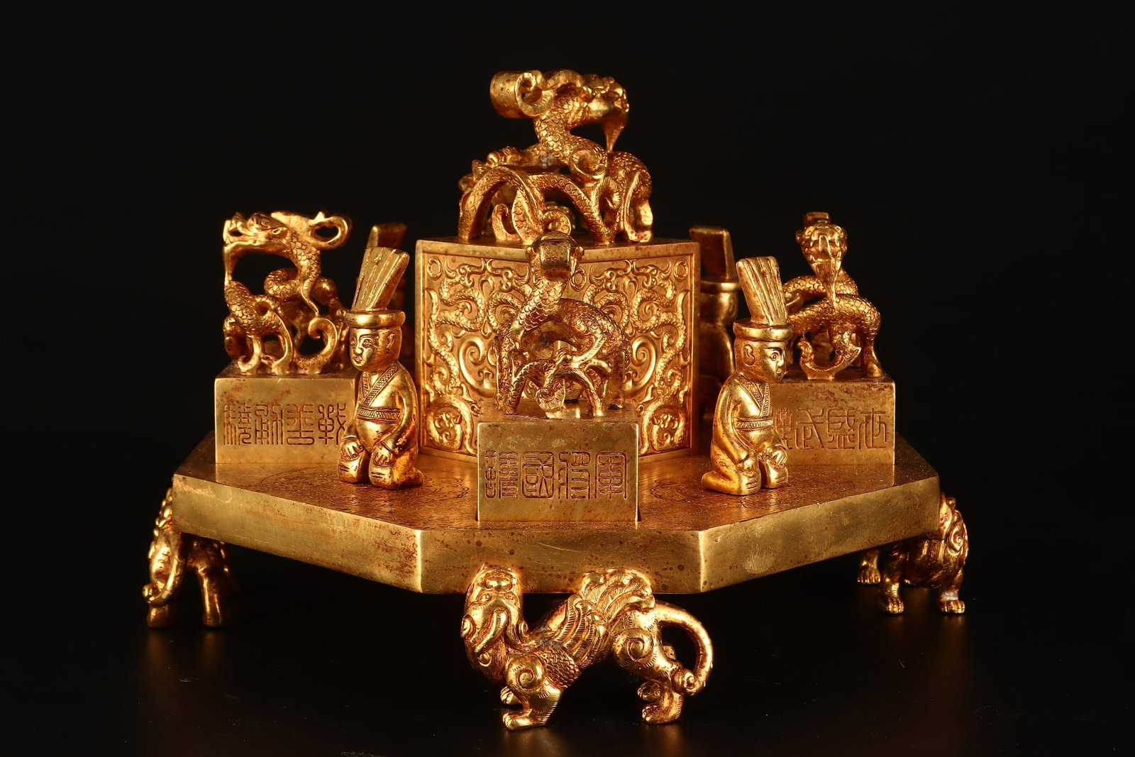 A Set of Exquisite Gilt Bronze Dragon Seal: A Set of Exquisite Gilt Bronze Dragon Seal,Qing Dynasty,China,Size: 7.9inx7.5in（Overall）,2.4inx4.3in（Middle Seal）,1.6inx2.8in（Side Seal）,0.9inx2.6in（Fi