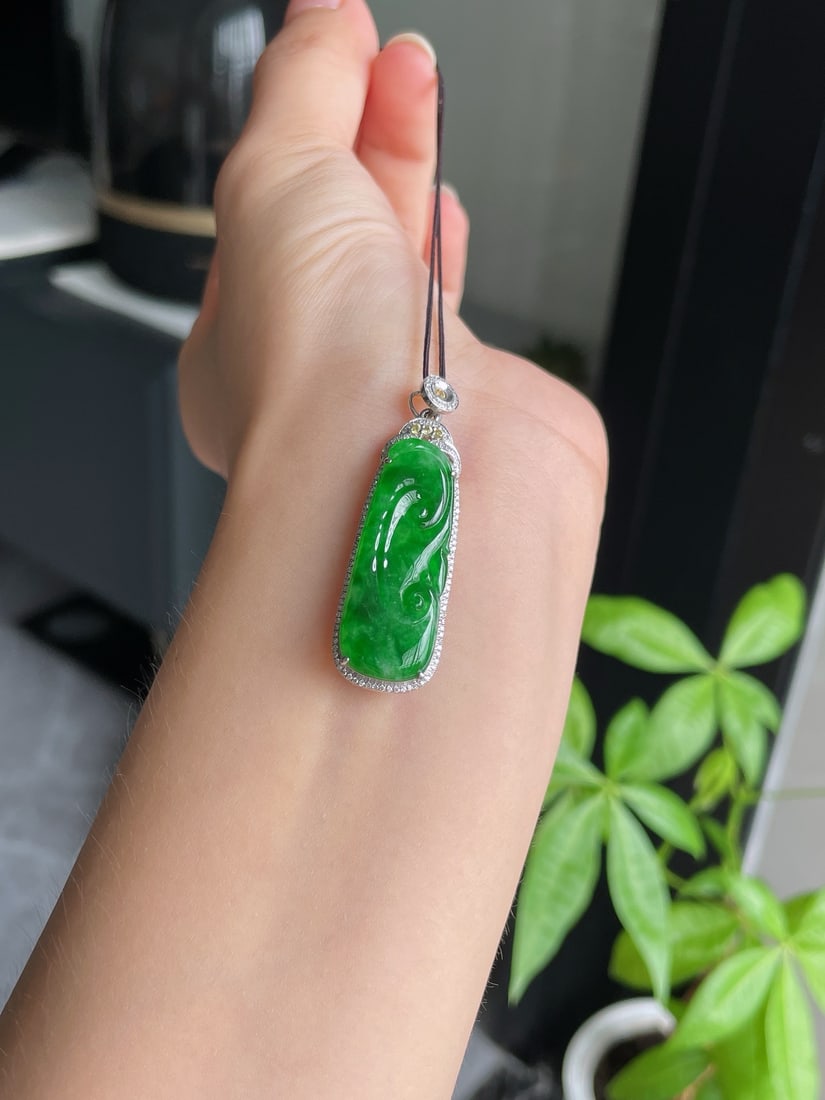 An Exquisite Diamond Inlaid Jadeite Ruyi Pendant: An Exquisite Diamond Inlaid Jadeite Ruyi Pendant,Size:1.6inx0.5inx0.3in,1.2inx0.5inx0.1in 钻石镶辣阳绿如意吊坠