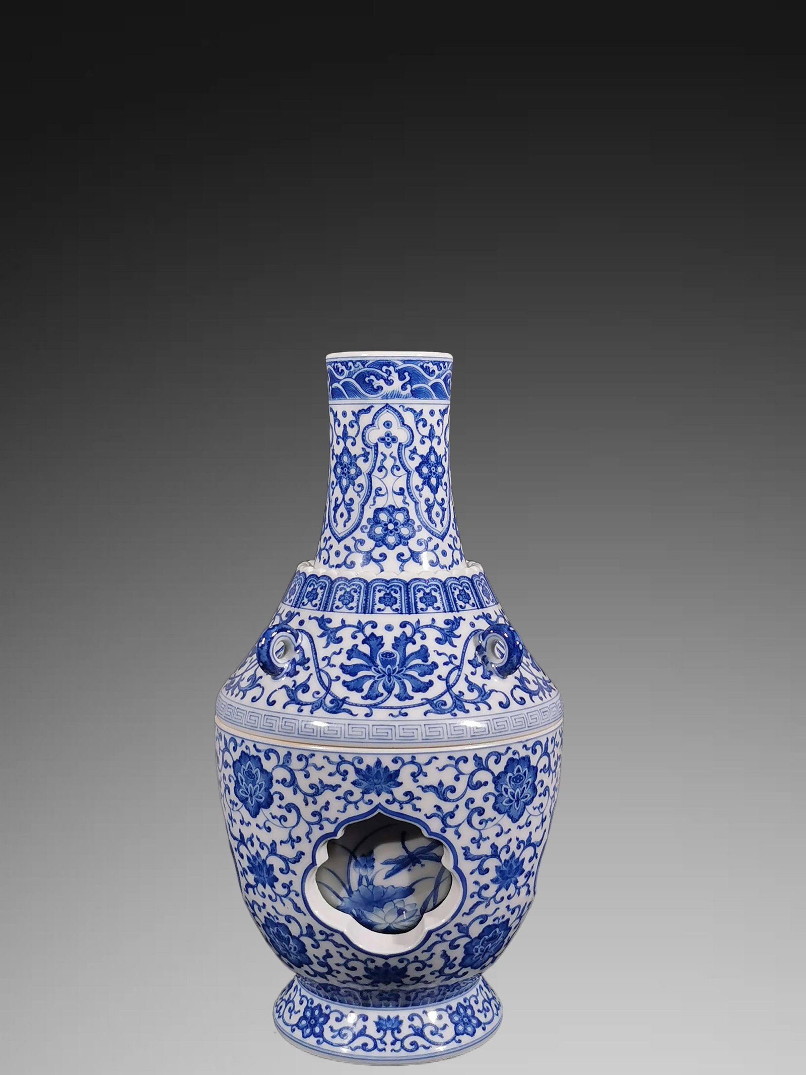 An Exquisite Blue and White Lotus Pattern Vase: An Exquisite Blue and White Lotus Pattern Vase,Qing Dynasty, China,Yongzheng Six-character Mark,Size:10.6inx5.5in 青花缠枝莲纹瓶,中国清É