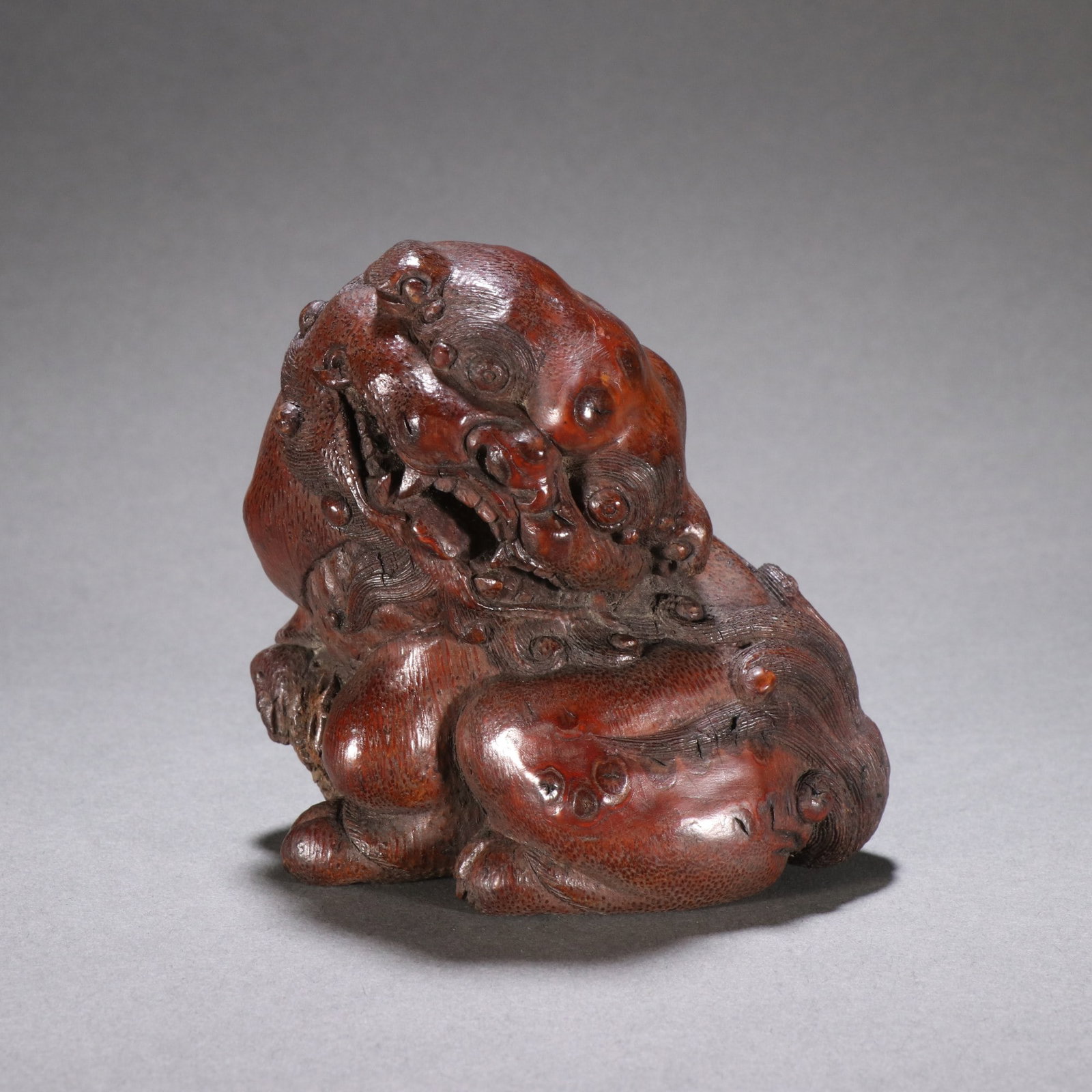 An Exquisite Bamboo Carved Lion Ornament: An Exquisite Bamboo Carved Lion Ornament,Qing Dynasty, China,Size:3.4inx3.4in 竹雕狮摆件,中国清代