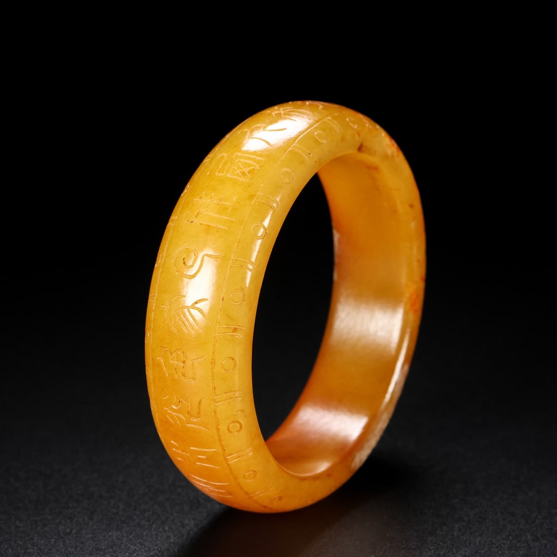 An Exquisite Hotan Jade Bracelets: An Exquisite Hotan Jade Bracelets,Han Dynasty, China,Size:2.3inx0.8inx2.3in,Weight:82g 和田玉手镯,中国汉代