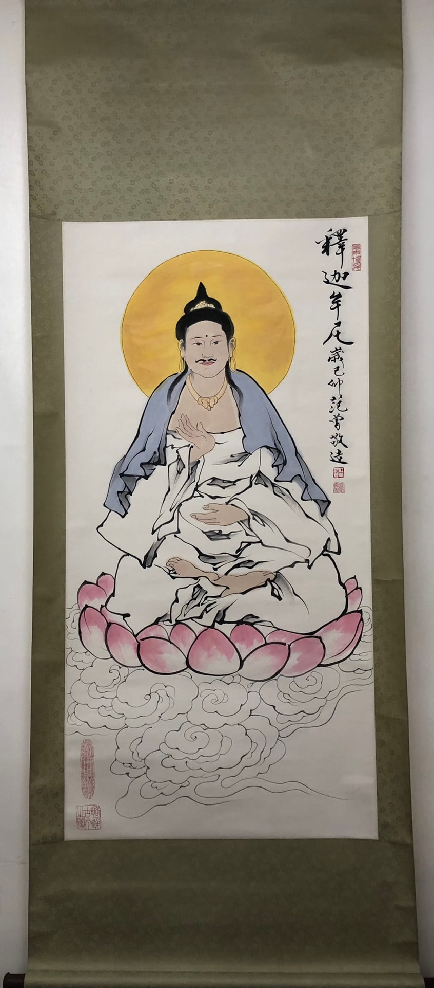 A Chinese Vertical Scroll Ink Painting of Figures on Paper: A Chinese Vertical Scroll Ink Painting of Figures on Paper,Modern Time of China,Fan Zeng,without frame size:53.9inx26.8in 一幅中国水墨纸本人୰