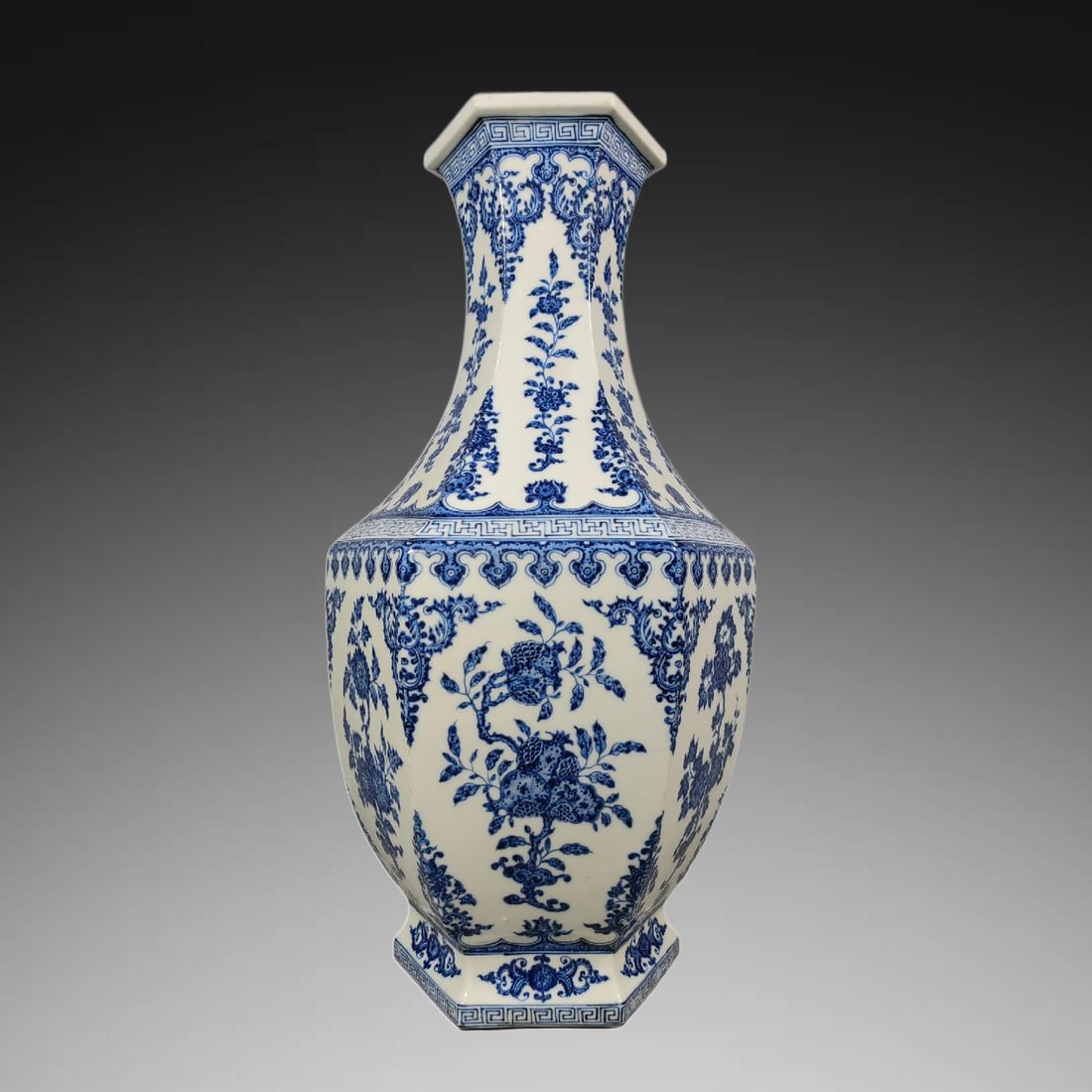 An Exquisite Blue and White Pomegranate Pattern Vase: An Exquisite Blue and White Pomegranate Pattern Vase,Qing Dynasty, China,Qianlong Six-character Mark,Size:18.9inx10.4in 青花石榴纹瓶,中国清代