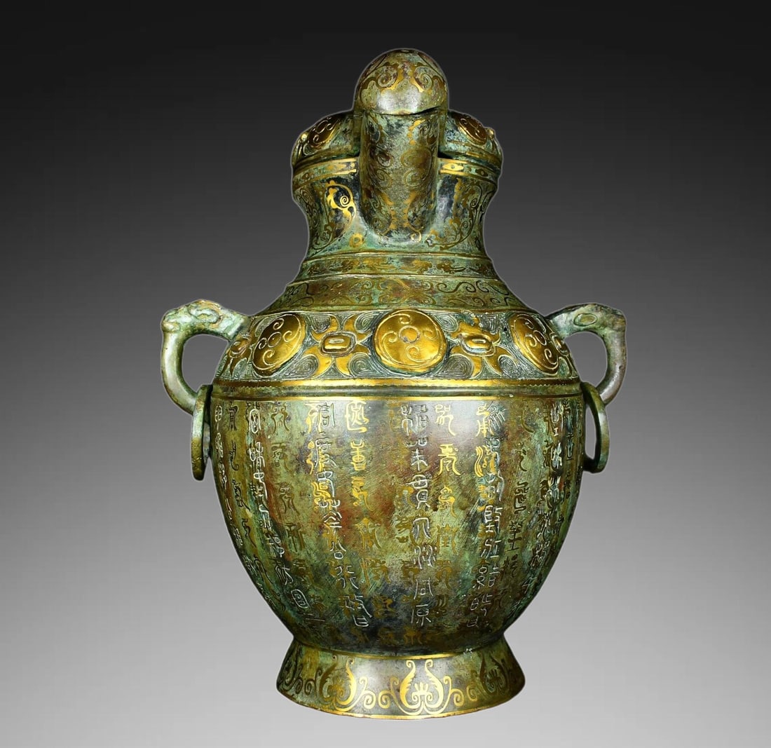 An Exquisite Gold-inlaid Bronze Eagle Head Vase: An Exquisite Gold-inlaid Bronze Eagle Head Vase,Han Dynasty, China,Size:15.4inx11.8in ,Weight:7200g 青铜错金鹰首瓶,中国汉代