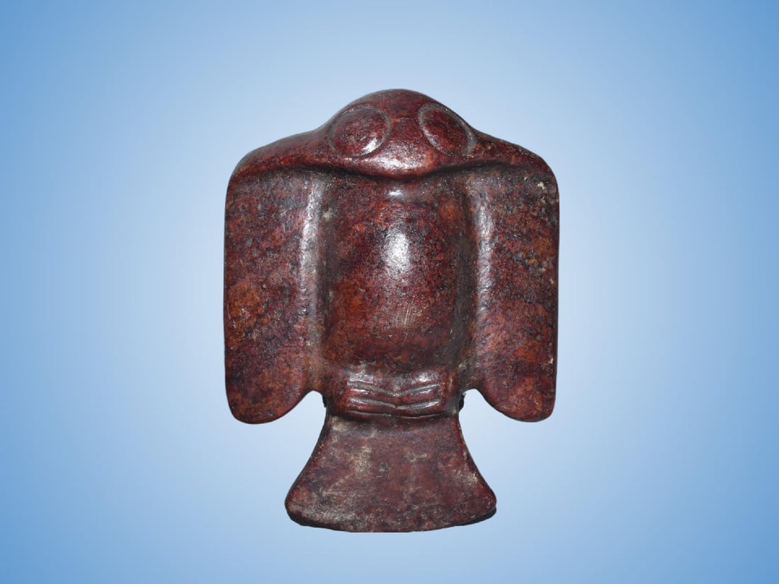An Exquisite Hemoyu Jade Bird: An Exquisite Hemoyu Jade Bird,Ancient Time,China,Size:4.8inx6.3in,Weight:610g 河磨玉鸟,远古时期