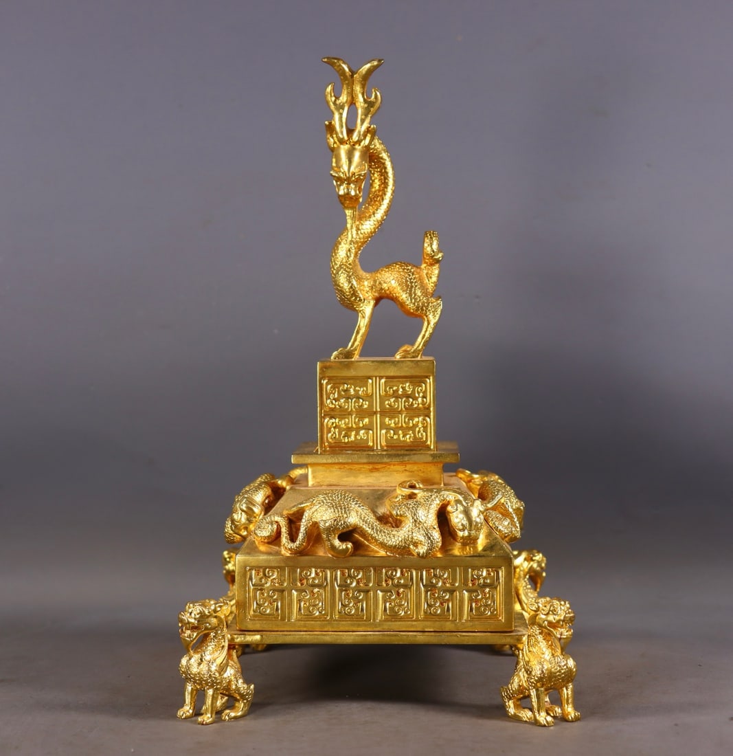 A Set of Exquisite Gilt Bronze Auspicious Beast Seal: A Set of Exquisite Gilt Bronze Auspicious Beast Seal,Qing Dynasty, China,Size:10.4inx6.3inx6.3in(WholeSet),6.7inx2inx2in(DeerSeal),2inx3.1inx3.1in(DragonSeal),Weight:4850g 一套铜%