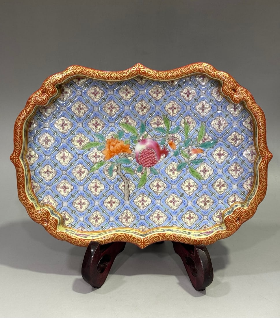 An Exquisite Famille-Rose Pomegranate Pattern Begonia Shaped Brush Washer (1 of 9)