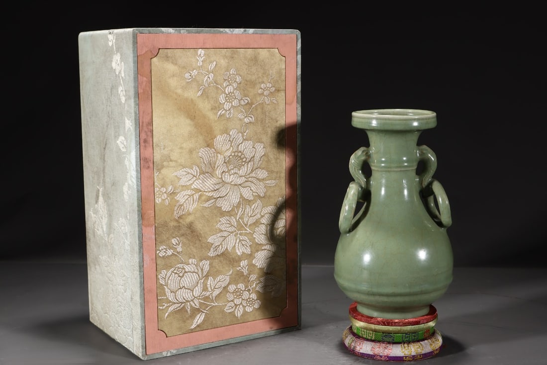 An Exquisite Longquan Kiln Double-Ears Vase: An Exquisite Longquan Kiln Double-Ears Vase,Yuan Dynasty, China,Size:9.1inx5.1in 龙泉窑双耳瓶,中国元代
