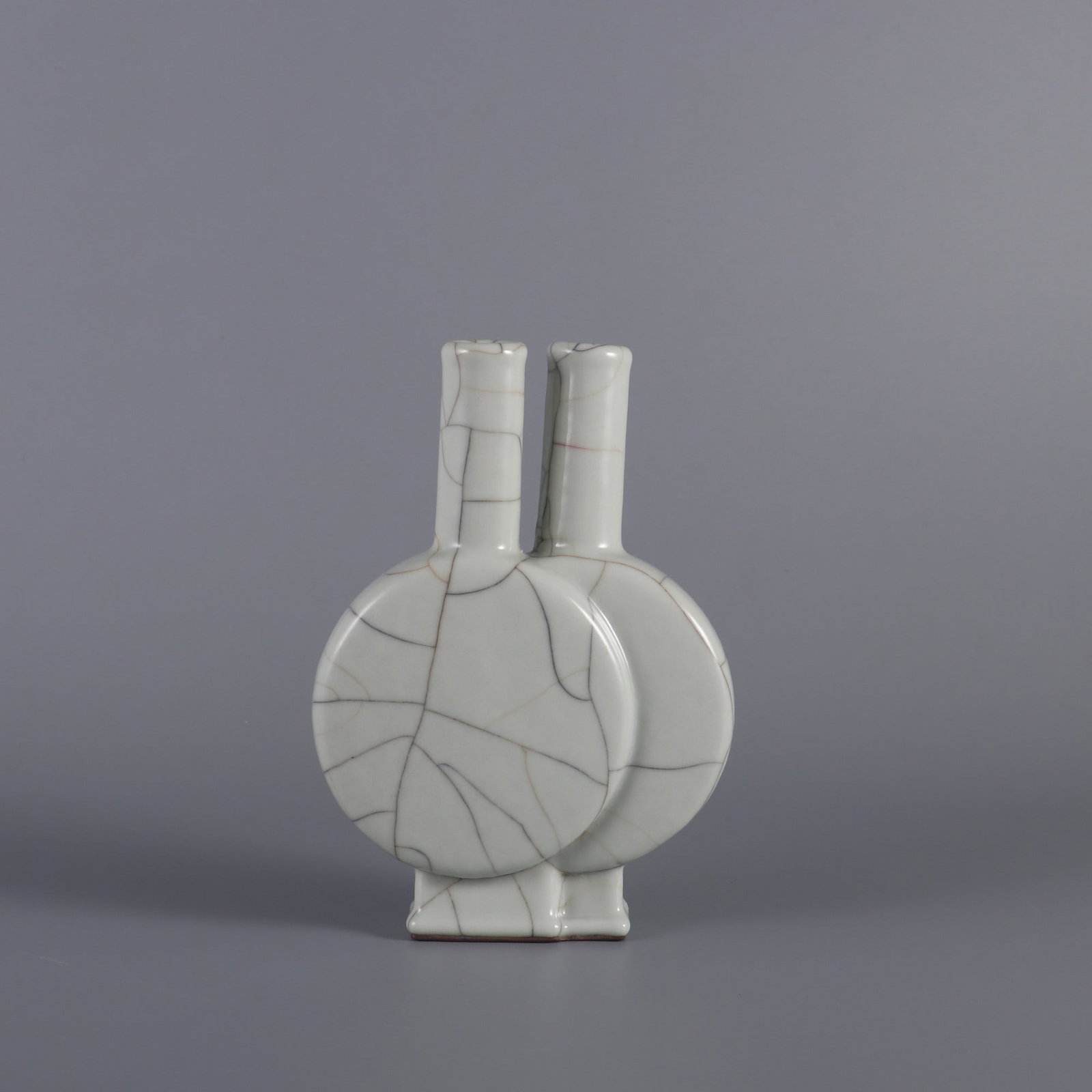 An Exquisite Guan Glaze Vase (1 of 9)