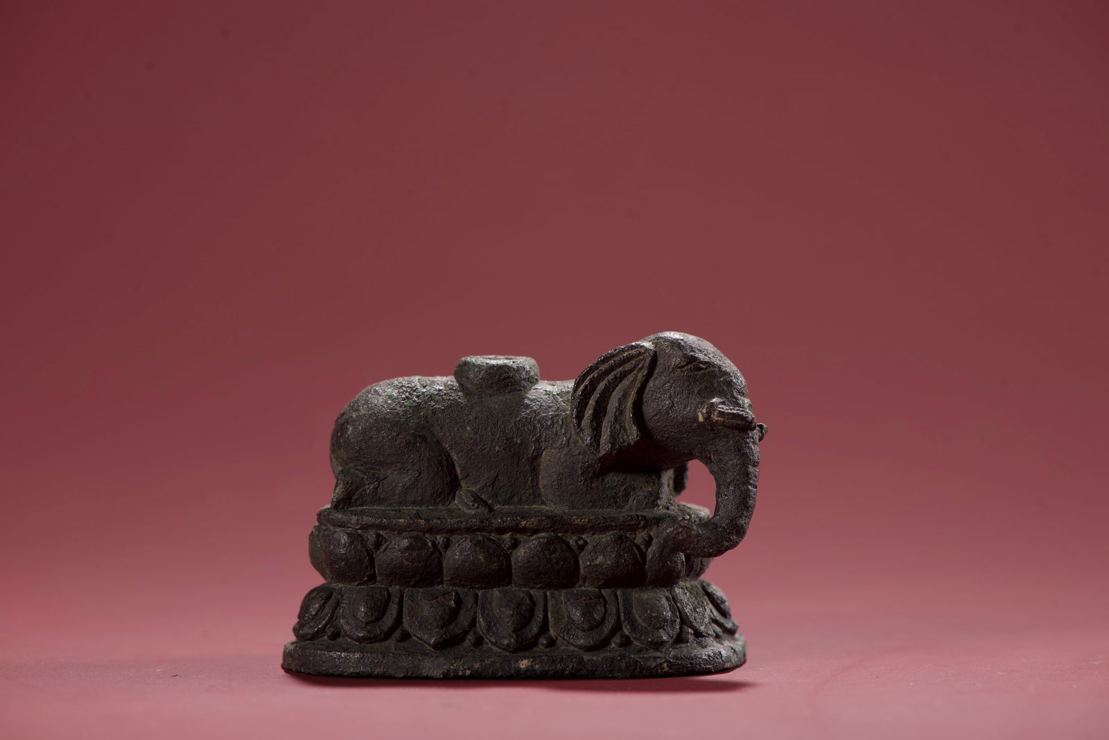 An Exquisite Pure Copper Elephant Incense Holder: An Exquisite Pure Copper Elephant Incense Holder,Ming Dynasty, China,Size:2inx2.8in ,Weight:205g 紫铜象香插,中国明代