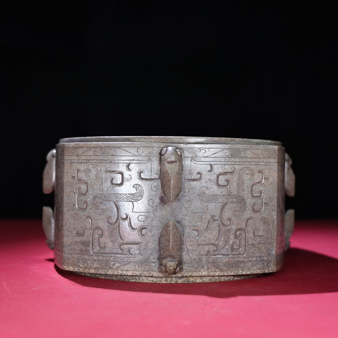 An Exquisite Hotan Jade Cicada Pattern Ornament: An Exquisite Hotan Jade Cicada Pattern Ornament,Han Dynasty, China,Size:10.2inx8.8inx7.3in,Weight:4780g 和田玉蝉纹摆件,中国汉代