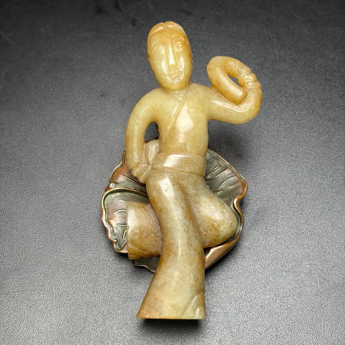 An Exquisite Hotan Jade Figures Ornament: An Exquisite Hotan Jade Figures Ornament,Han Dynasty, China,Size:3.7inx1.6inx0.7in,Weight:66g 和田玉人摆件,中国汉代
