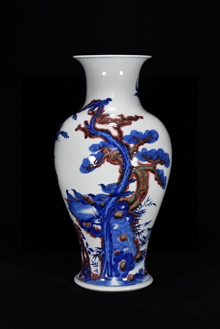 An Exquisite Blue and White Underglaze-Red Flower and Bird Pattern Vase: An Exquisite Blue and White Underglaze-Red Flower and Bird Pattern Vase,Qing Dynasty, China,Size:19.3inx9.8in