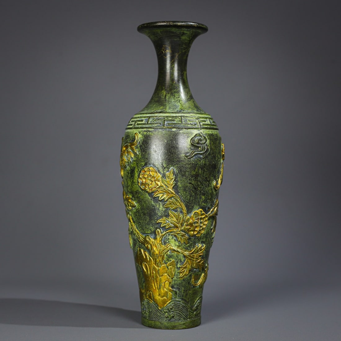 An Exquisite Bronze Flower Pattern Vase: An Exquisite Bronze Flower Pattern Vase,Qing Dynasty, China,Qianlong Four-character Mark,Size:7.7inx2.6in,Weight:452g