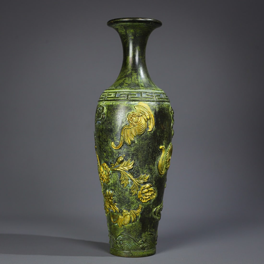 An Exquisite Bronze Flower Pattern Vase - 2